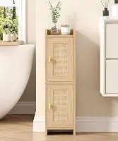 Armário de banheiro pequeno de vime com 2 portas, armário estreito de armazenamento de papel higiênico, organizador de banheiro para espaços pequenos, unidade de piso de canto fino de madeira
