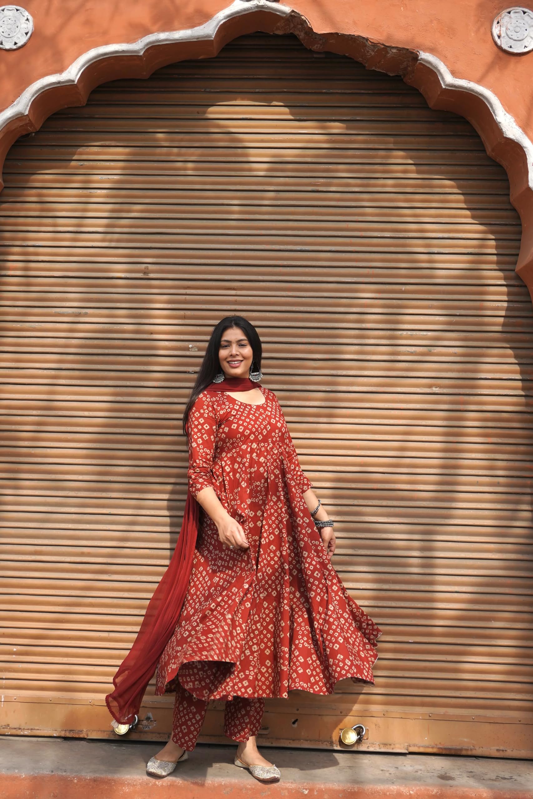 ANNI DESIGNER Bandhej Anarkali Kurta Ensemble de 3 pièces en coton mélangé pour femme, marron et bleu Palace & Dupatta Ensemble de vêtements ethniques, vêtements festifs | Ensemble Kurta imprimé par