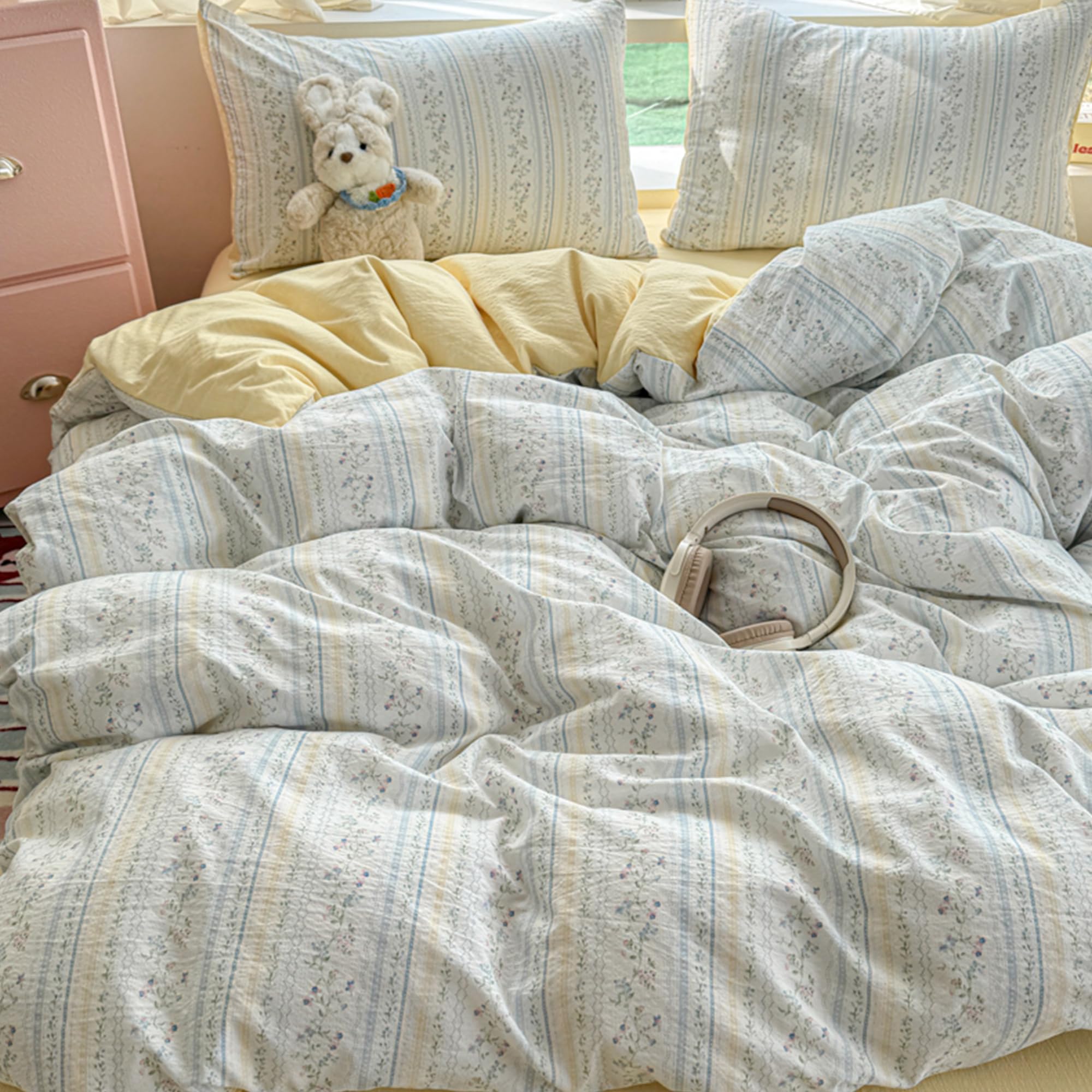 BOLINLIVING Vintage Floral Duvet Cover King Size,Reversible Blue Striped Flower Duvet Cover Set with Pillowcase, Soft Microfiber Bedding Set for All Season with Zipper Closure and 8 Corner Ties โ image 1