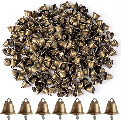 Framendino, Paquete de 200 mini cascabel de bronce de campanas decorativas para manualidades vintage, de 0.630in, pequeñas campanas de libertad,