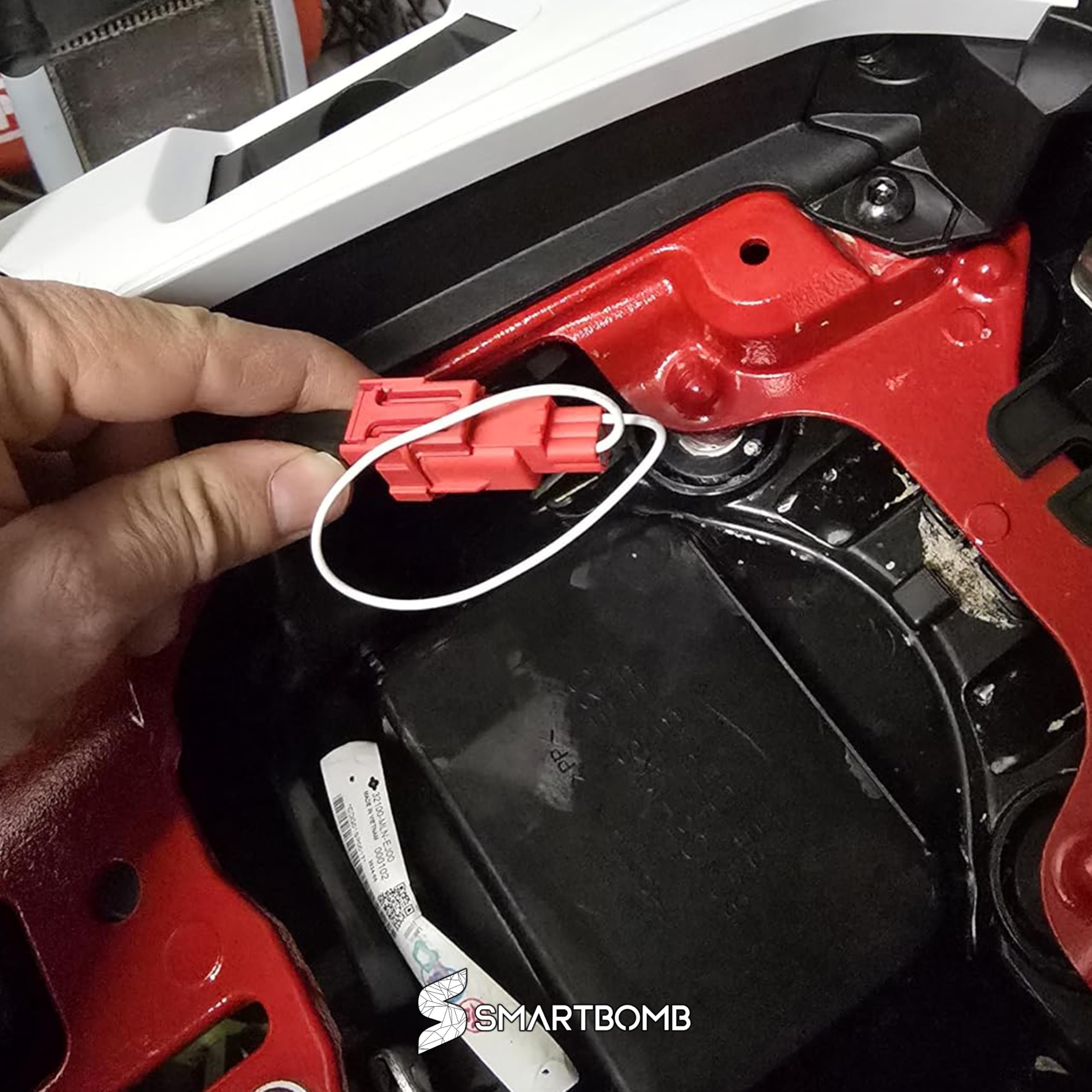 Smartbomb Kit Faretti fendinebbia connettori specifici 40w omologati AFRICA TWIN 1100 + staffe regolabili abs + connettore attivazione