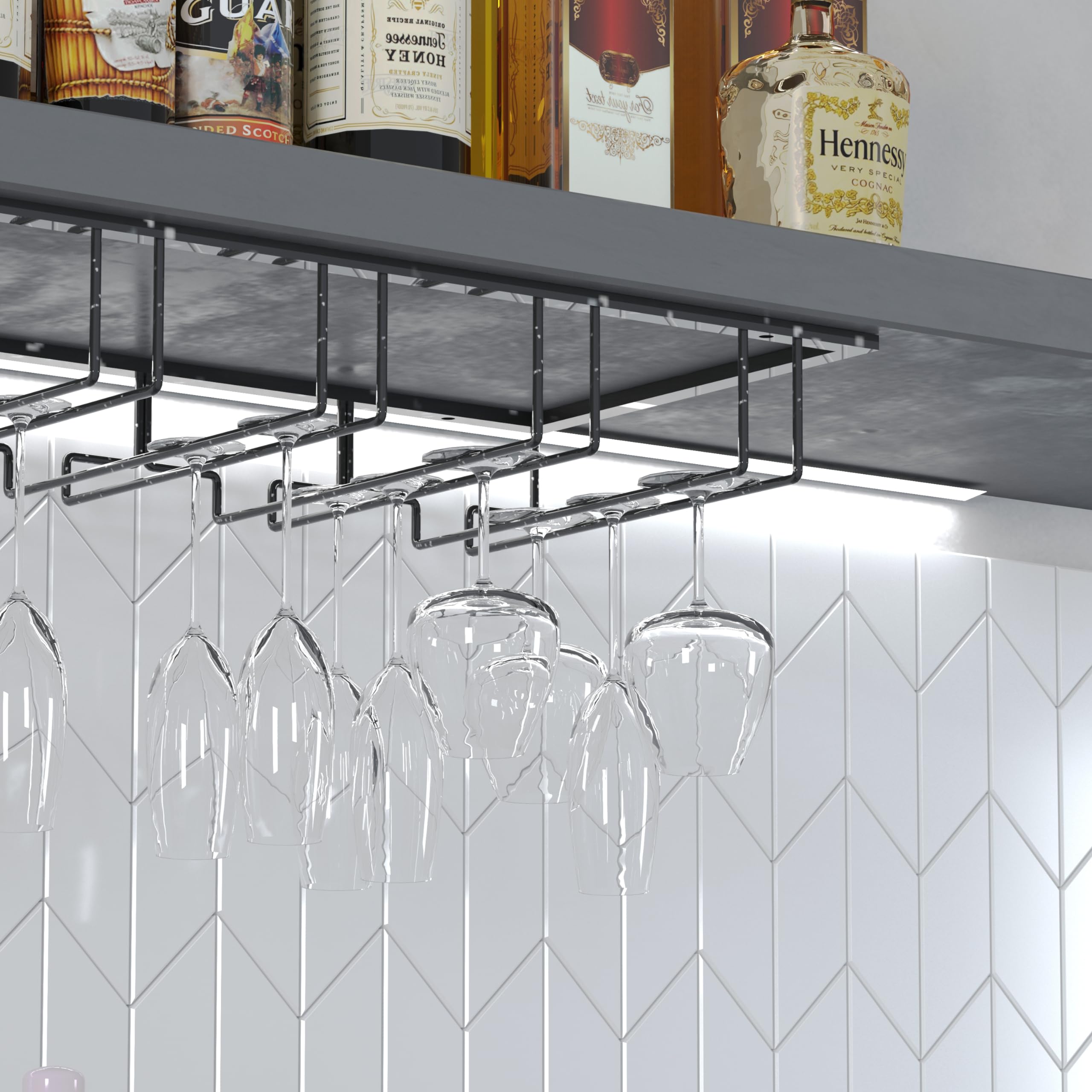 ブラックメタル ワイングラスホルダー 収納 展示品 Amazon｜7列脚付きグラスラック - キャビネット下ワイングラスホルダー