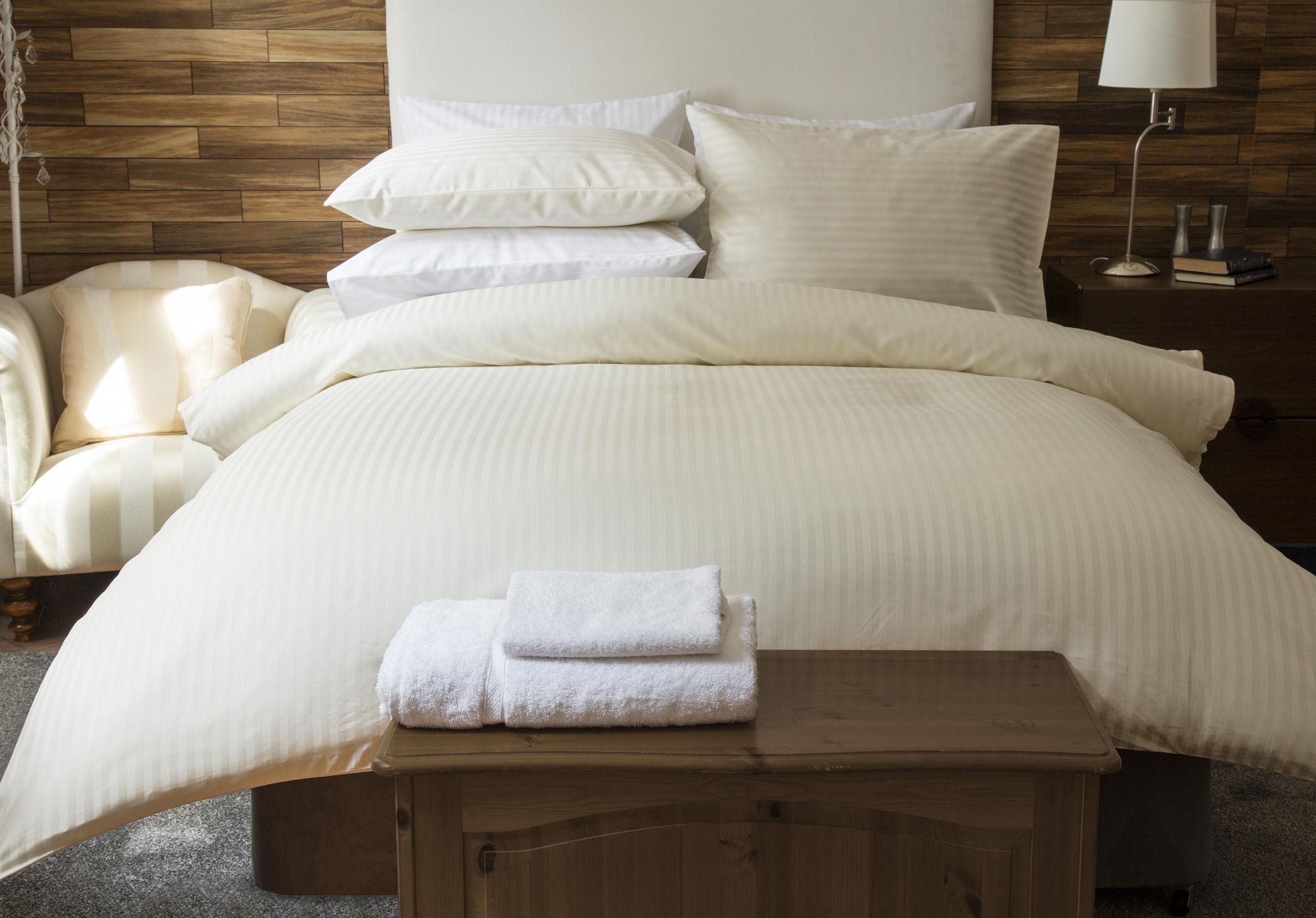 Belledorm Ivory Hotel Suite Satin Stripe - Duvet Set - 540 Thread Count (, Super King)
