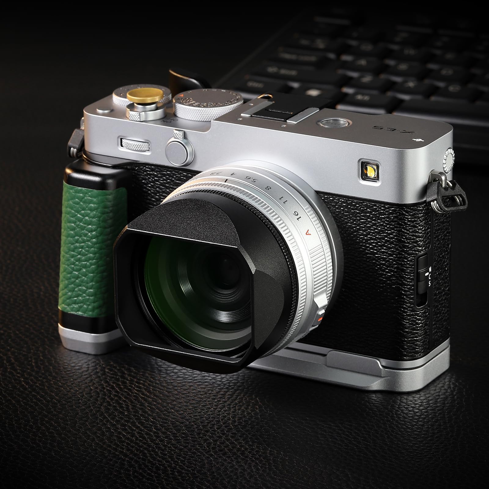 Haoge Metalllische quadratische Objektivblende for Fujifilm X-E5 & XF 23mm f2.8 Set Fujinon XF27mmF2.8 R WR Objektive 39mm Schraubbar Hood Black,with Metallldeckel, on XE5 Kamerakörper Kit