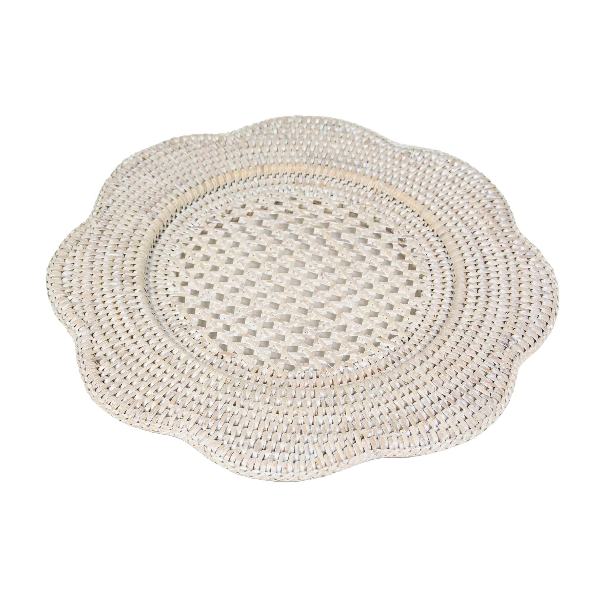 Caspari Rattan Scalloped Round Charger Plate – 12
