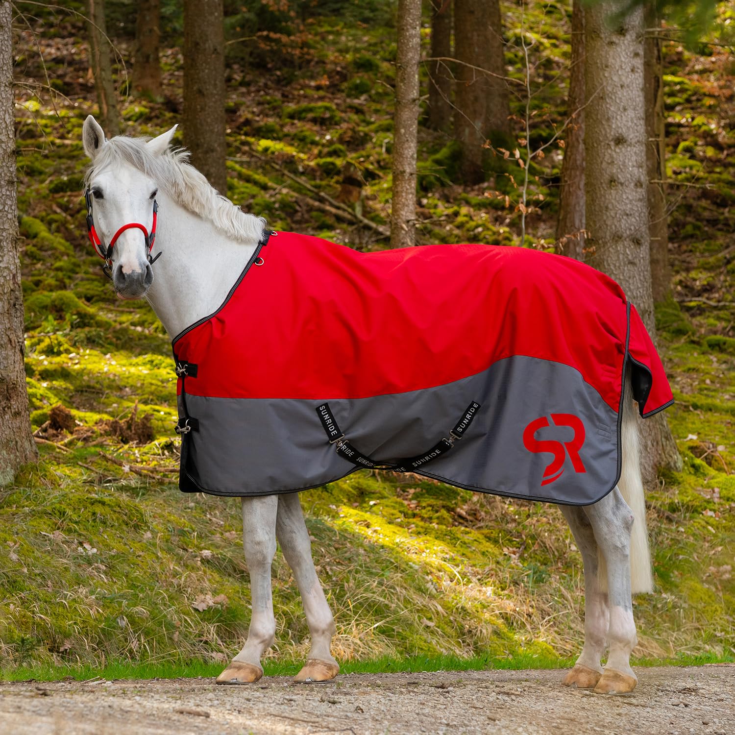 SUNRIDE Manta de invierno de 100 g para caballos (Estocolmo), combinable con mantas, impermeable, columna de agua de 3.000 mm, extremadamente transpirable, 1200D (rojo, 145 cm)