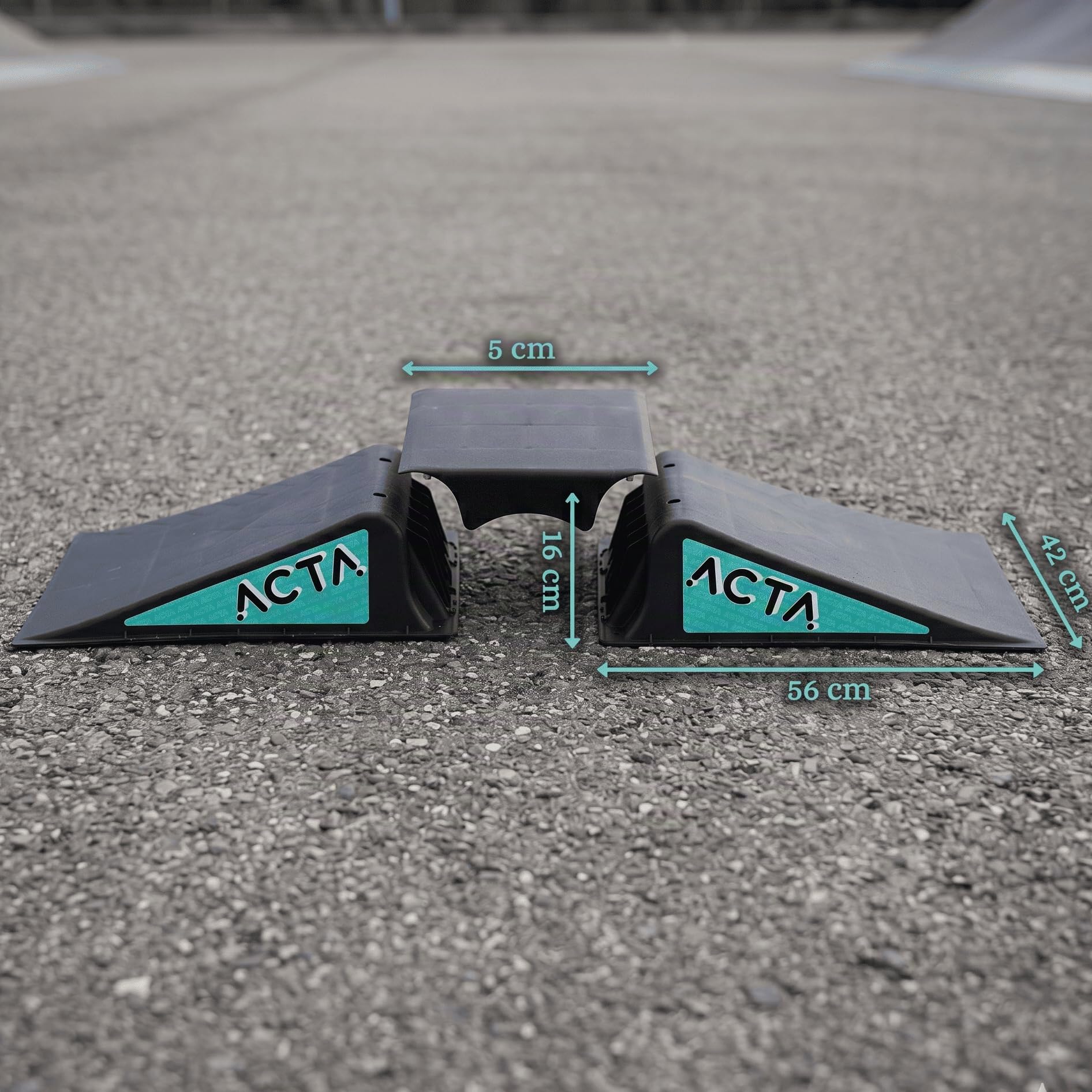 ACTA Rampe de Skate pour Enfants - Mini Rampe pour Trottinette Freestyle, BMX, Voiture RC - Légère et Portable
