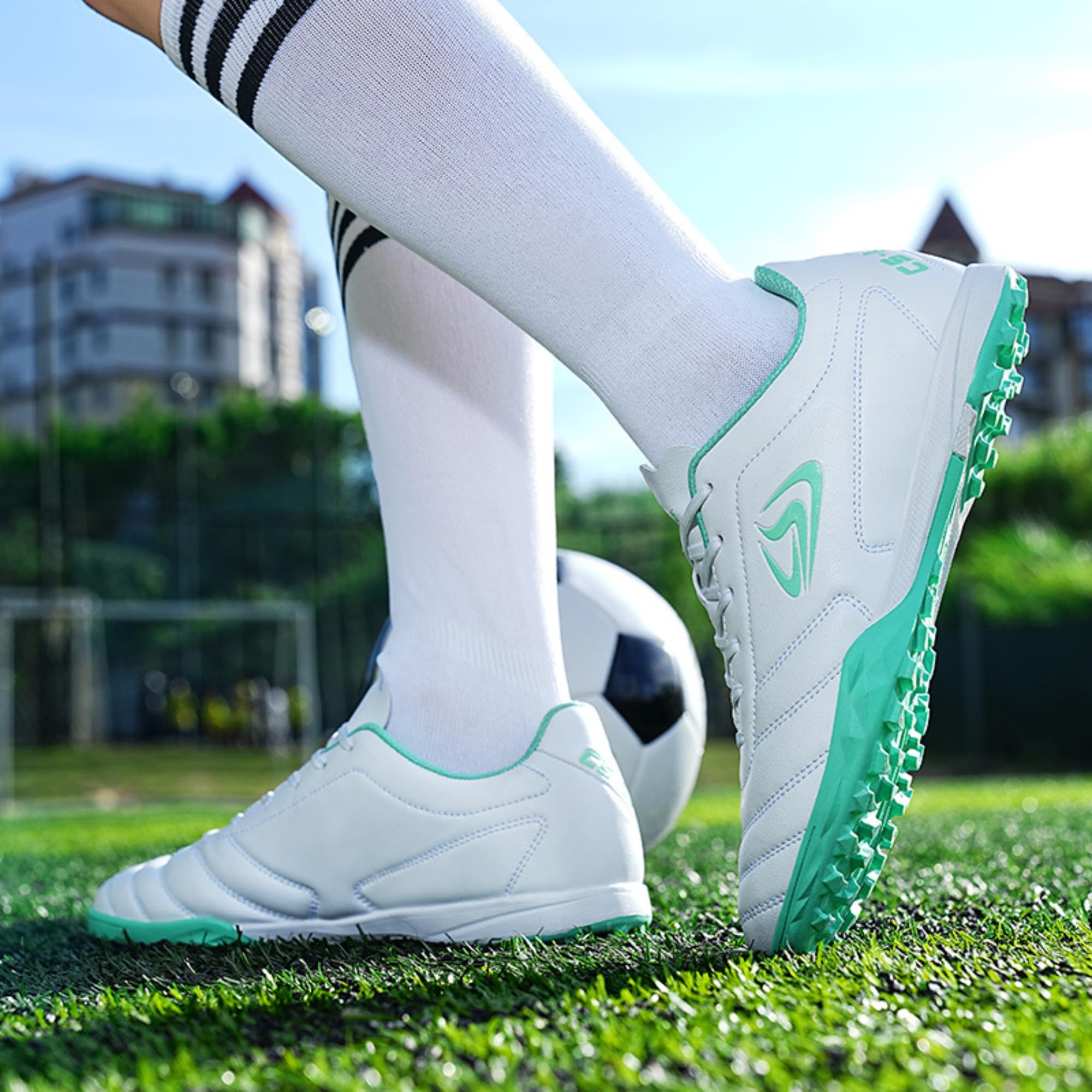 Botas de Fútbol para Niños Ligeras y Resistentes – Zapatillas de Fútbol Sala Infantiles con Tacos Bajos para Entrenamiento en Césped Artificial