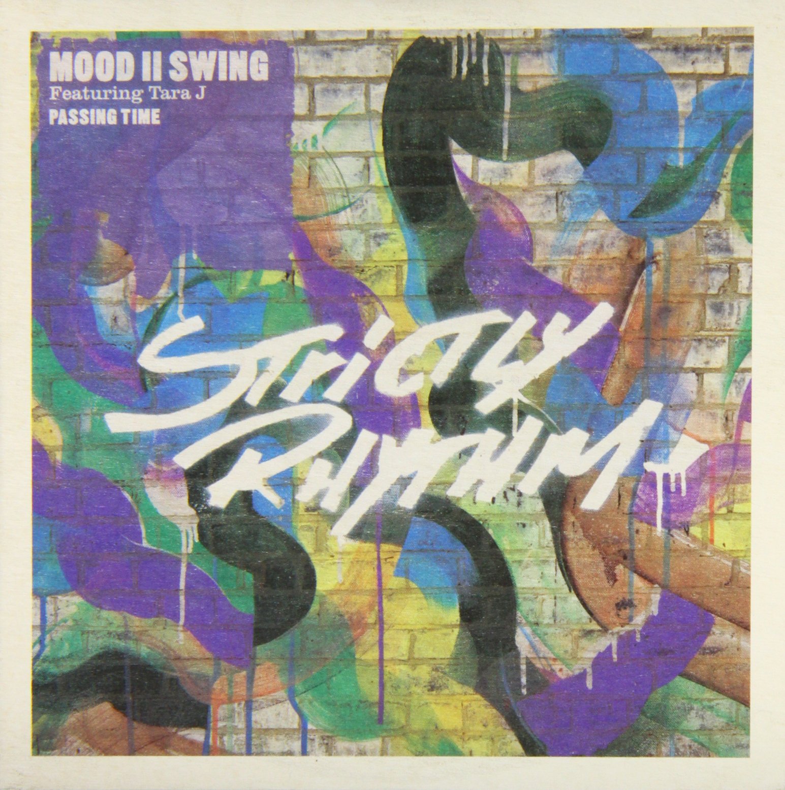 Passing Time: Mood II Swing Featuring Tara J: Amazon.ca: Music