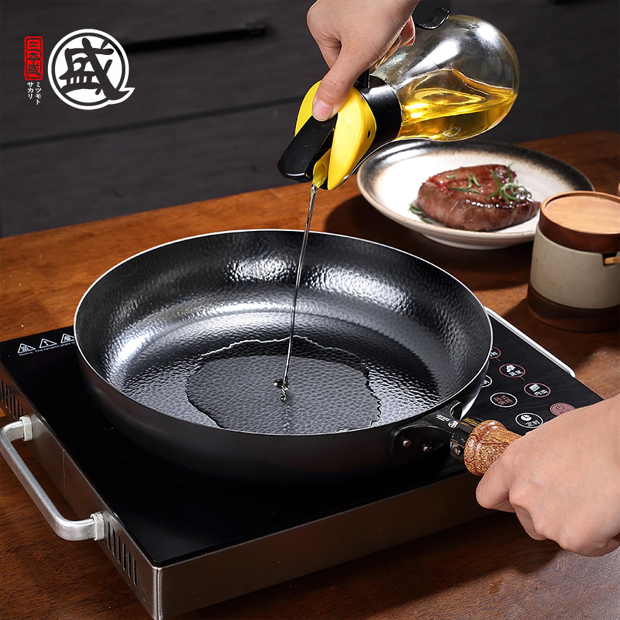MITSUMOTO SAKARI Padella Antiaderente 30 cm,Padella in Ghisa Battuta a Mano | Senza Rivestimento Sintetico, Adatta a Fornelli a Gas e Induzione, Manico in Ebano