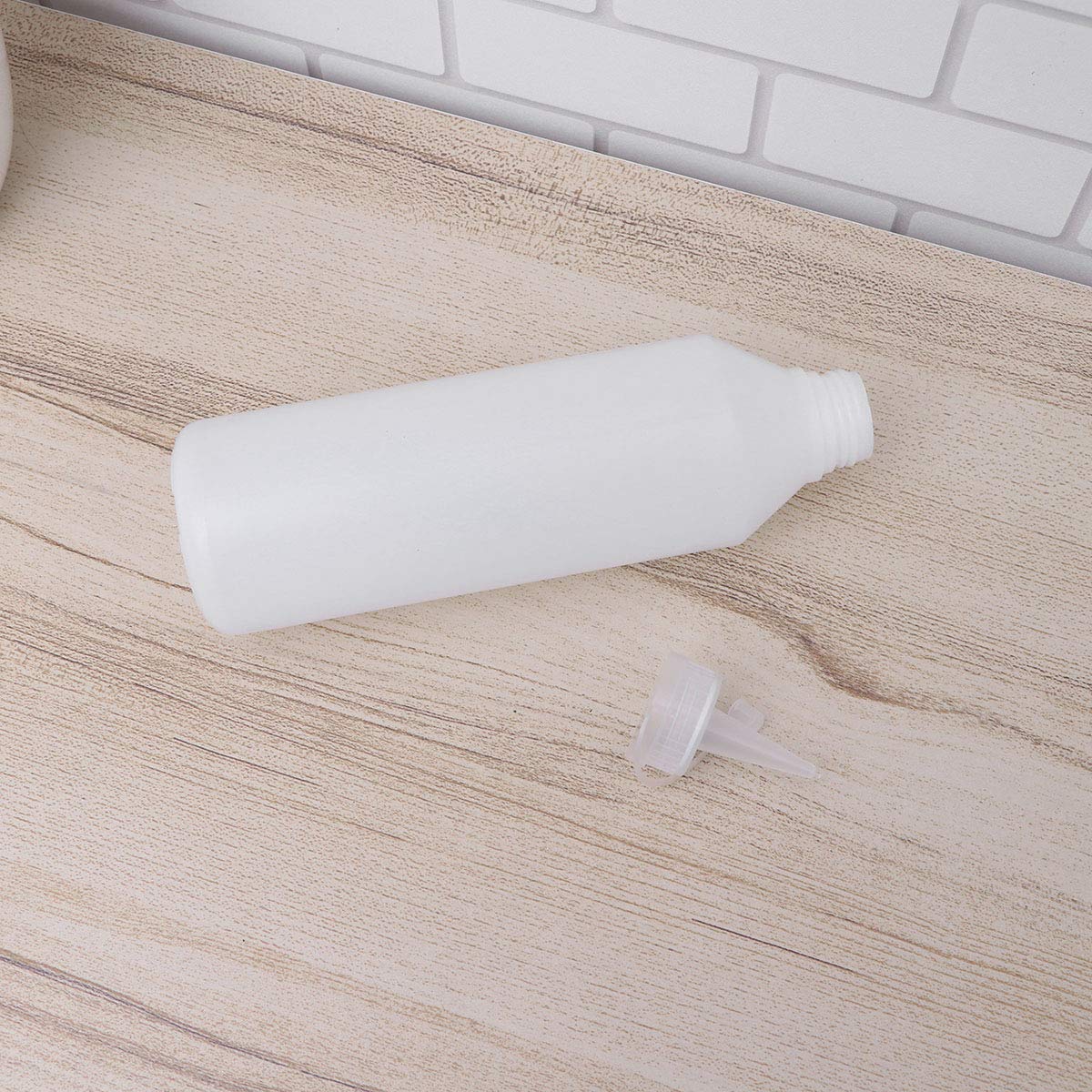 Yardwe Bottiglie di compressione plastica 2PCS 500ml con tappi a prova di perdite Dispenser ideale per colla liquida (bianco)