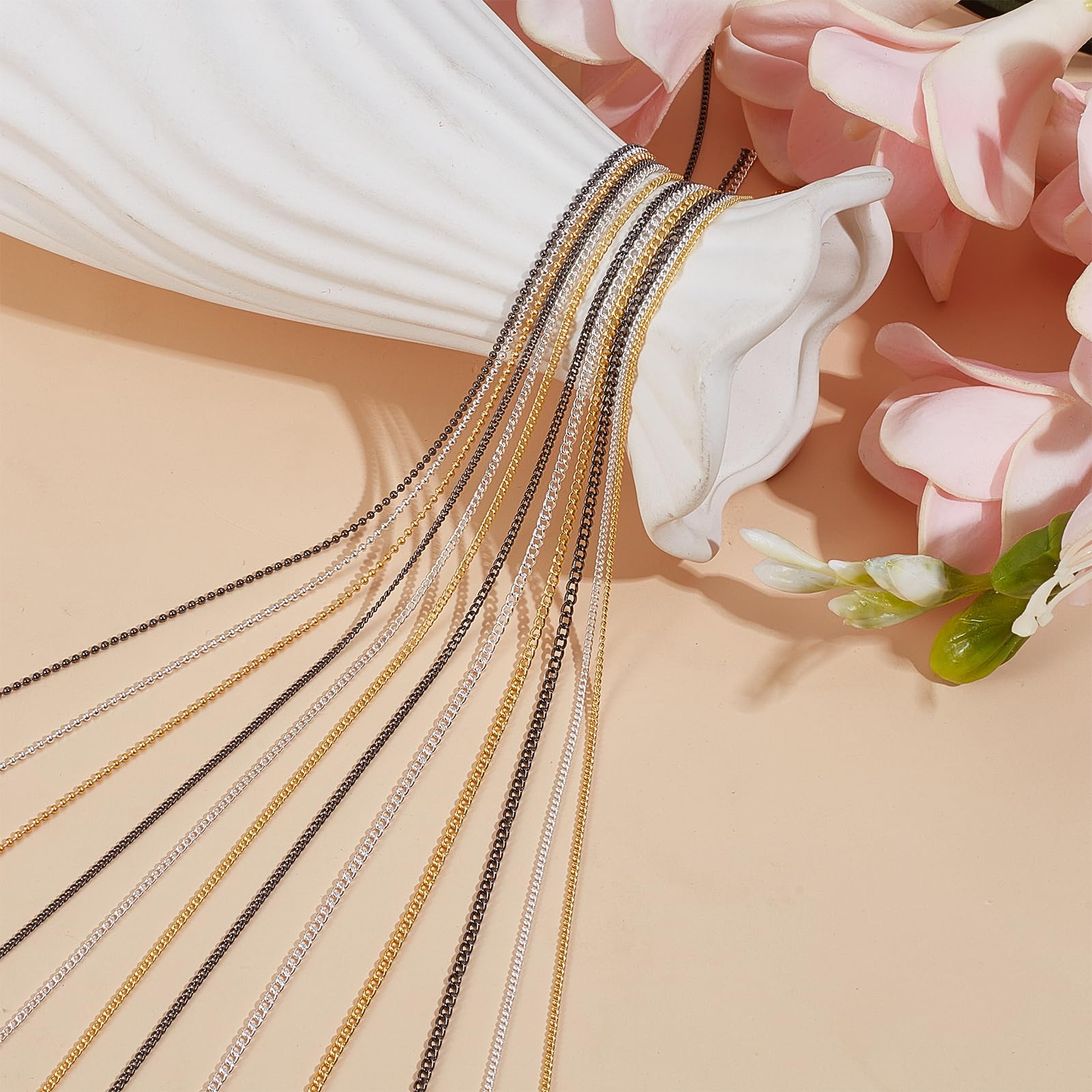 NICENEEDED 12 Bandes de Chaînes à Clous 3D pour Bijoux Chaînes à Ongles Or Argent Gris Foncé Accessoires de Nail Art en Métal avec Boîte pour Décoration de Manucure DIY