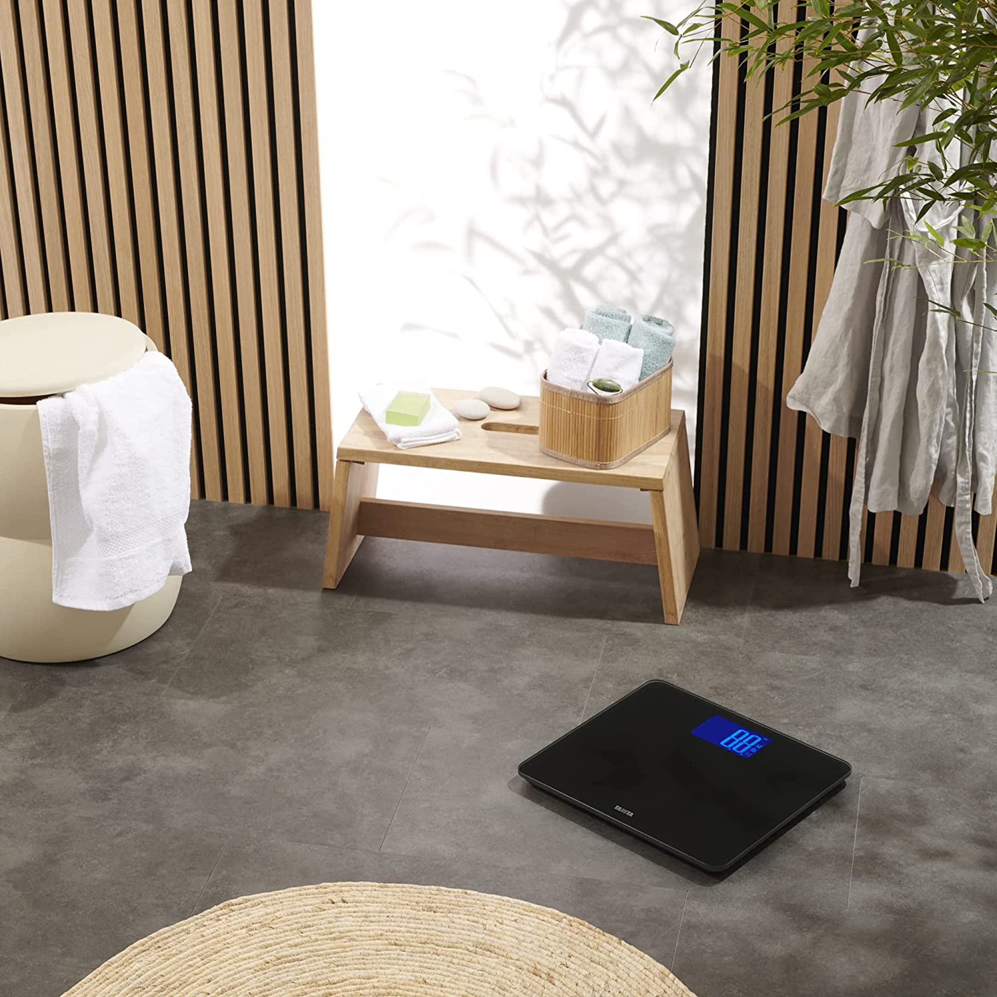 Tanita HD-366 Báscula digital de baño – Báscula de vidrio para peso corporal con pantalla grande retroiluminada, capacidad de 200 kg, báscula corporal moderna, báscula de peso precisa, negra