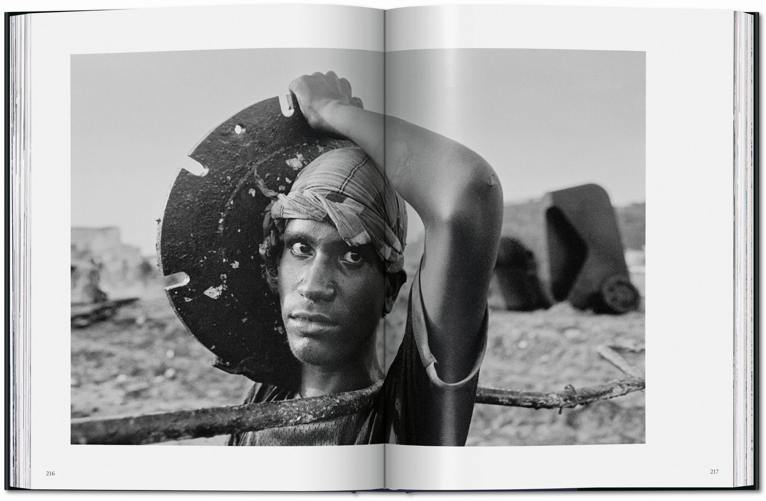 Sebastião Salgado. Workers. An Archaeology of the Industrial Age (Photography Book)