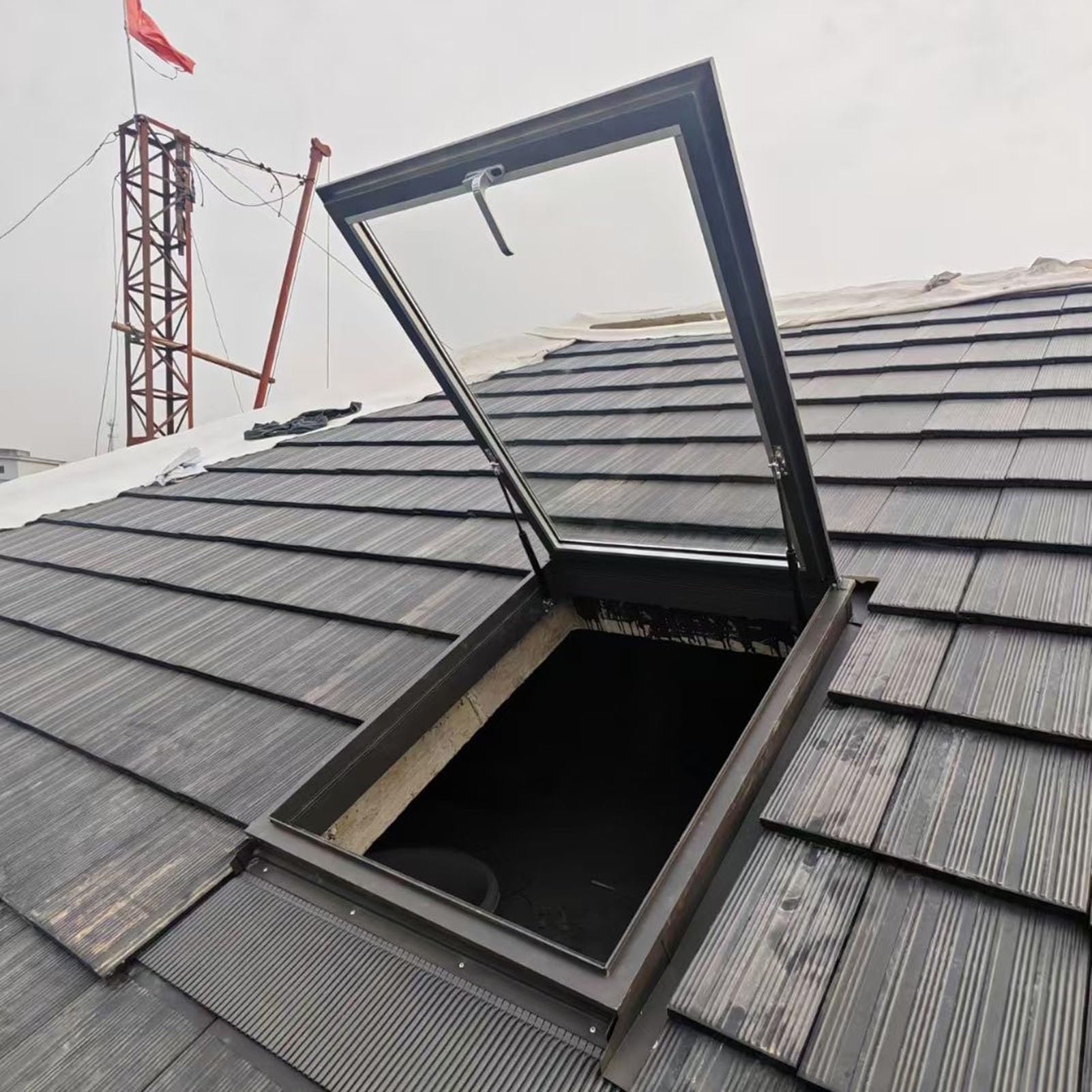 Luk sufitowy, niestandardowy aluminiowy świetlik z wieloma kątami widzenia, szkło izolacyjne, wewnętrznie uszczelnione, kwadratowe/prostokątne (75x50cm) do oświetlenia naturalnego i dostępu do