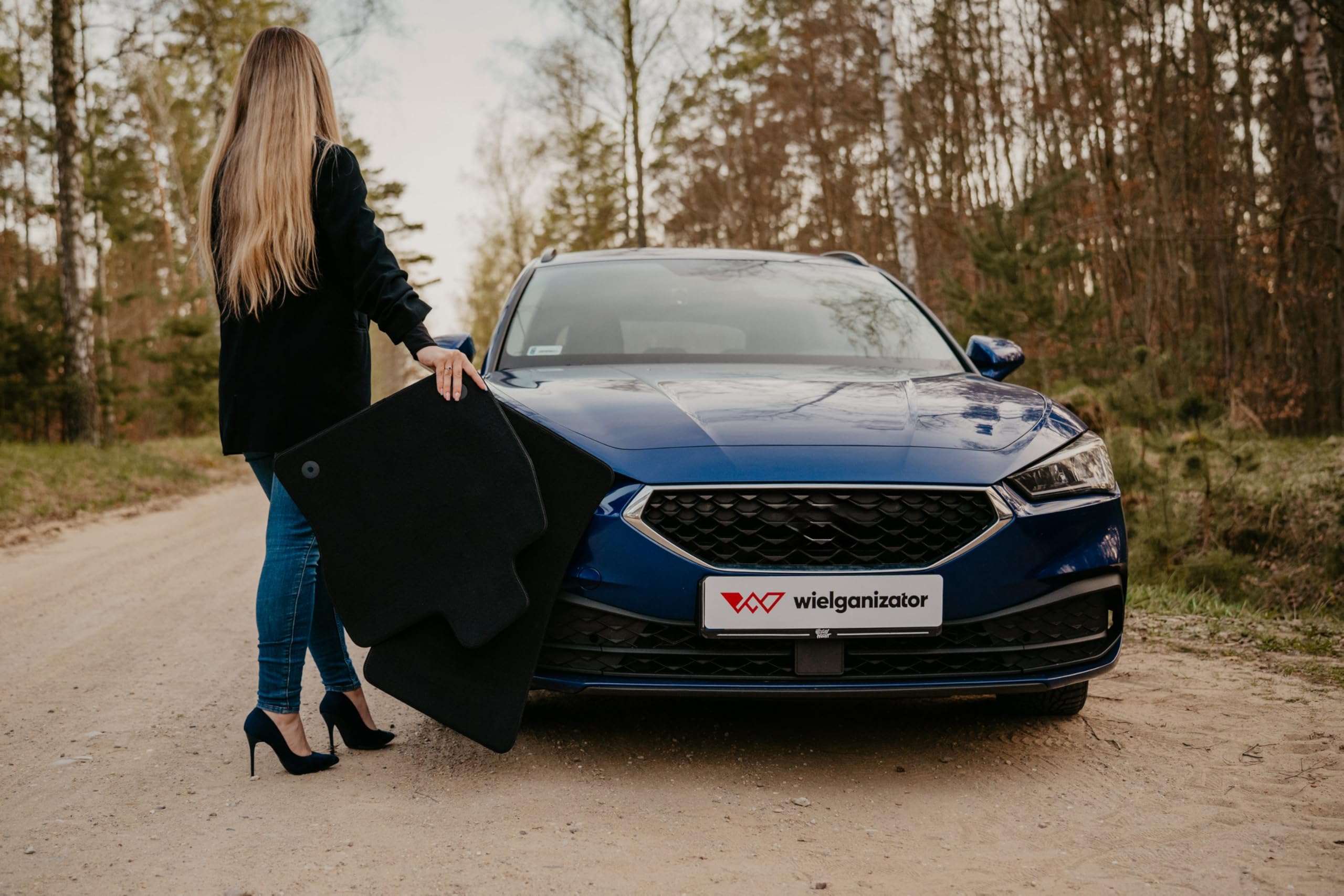 podgumowane dywaniki samochodowe, kompatybilne z Honda Civic VIII (UFO) hatchback 2006-2012 – Premium Jakość - welurowe dywaniki w kolorze grafitowym z Poliamidu 4-częściowy komplet