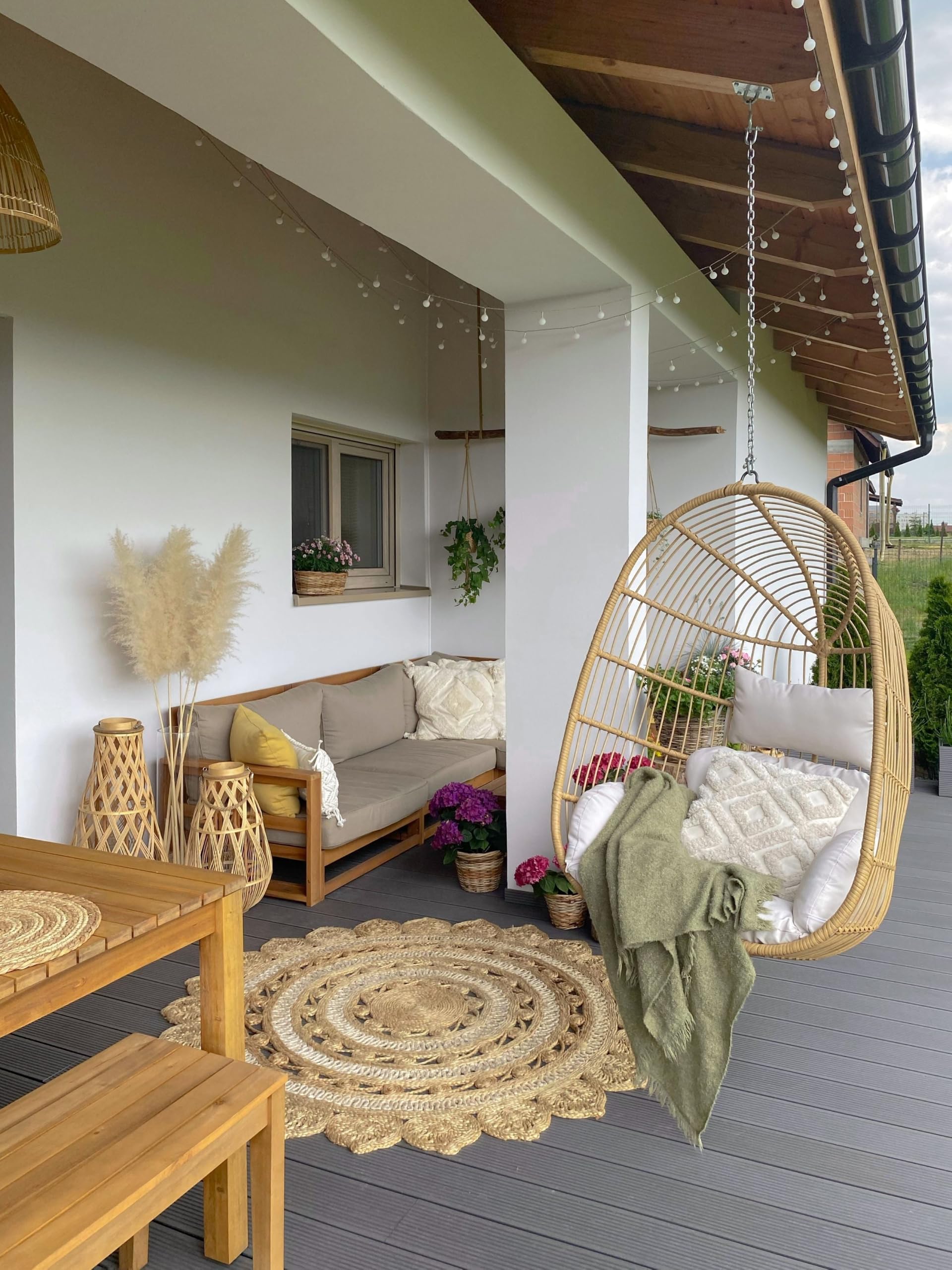 Boho fotel wiszący bujany jajo rattanowy beżowy z poduchami Casoli
