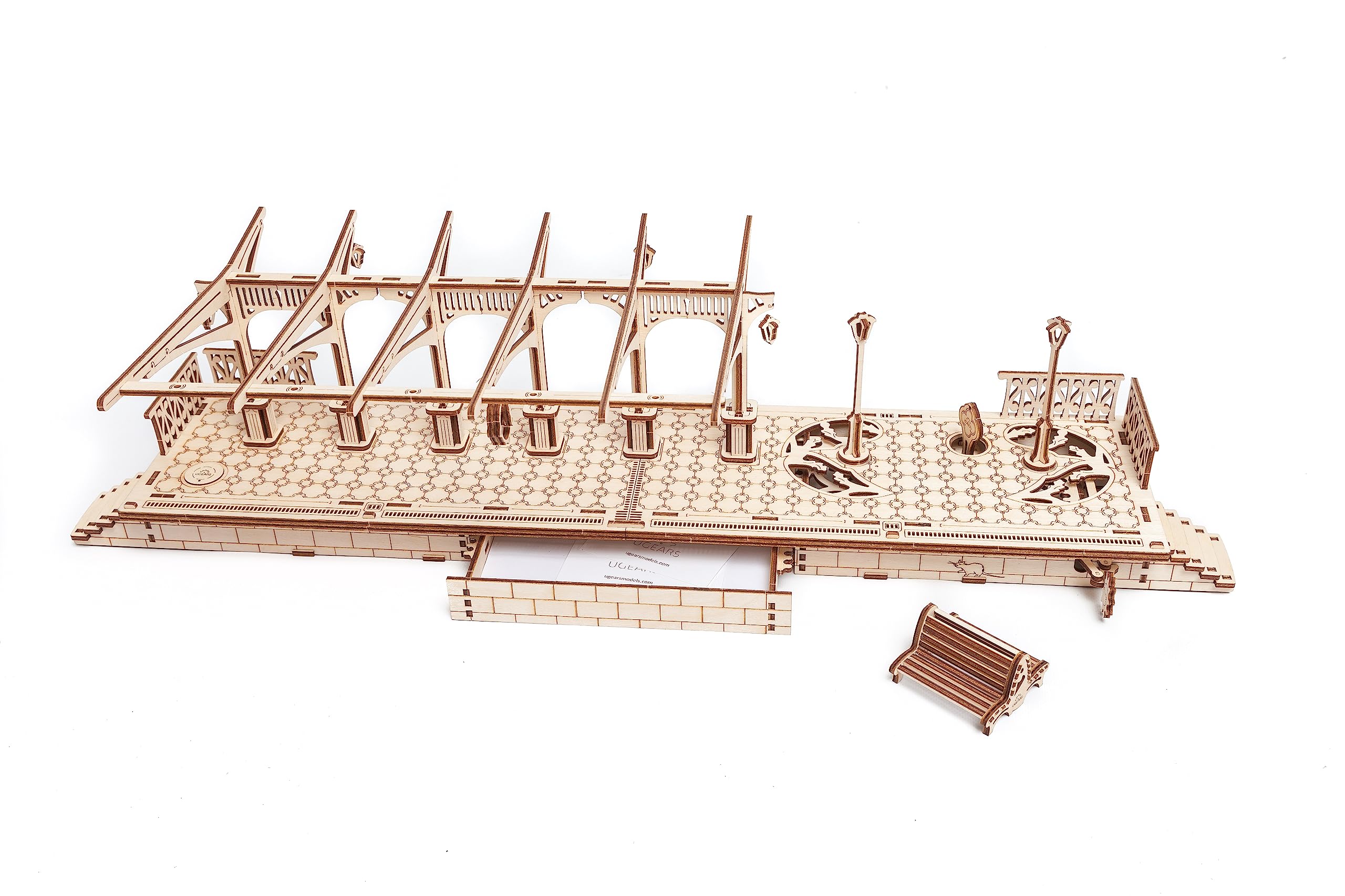 UGEARS Piattaforma di Trenino - Modellini da Costruire Kit 3d - Stazione Trenino Puzzle in Legno 3d - Costruire Modellismo - Rompicapo Adulti - Puzzle Tridimensionale - Costruzioni per Adulti