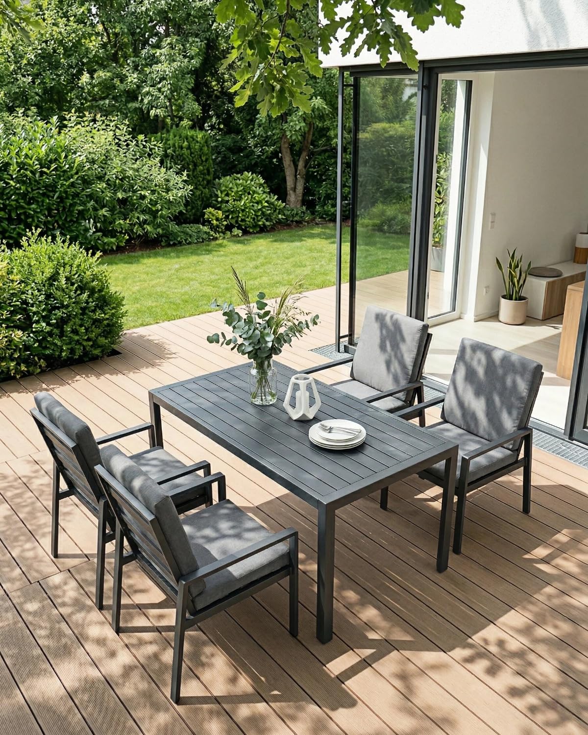Atenza Gartenmöbel Set 5-teilig wetterfest, Tisch 140x80 cm, 4 Stühle | Rostfreies Aluminiumgestell, WPC-Tischplatte, breite Sitz- und Rückenkissen, Outdoor Essgruppe für Terrasse & Garten