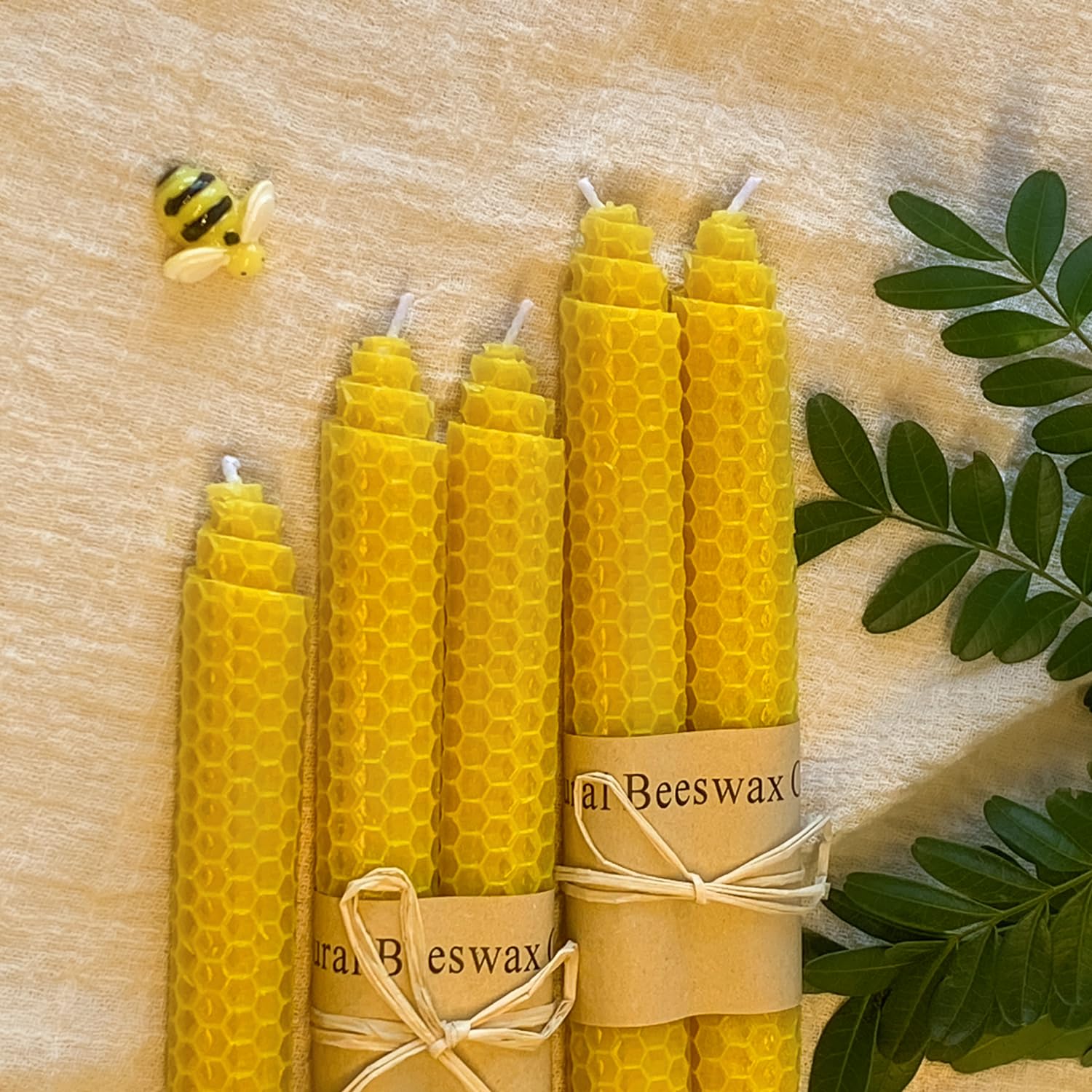 Paquete de 14 velas cónicas de cera de abeja, velas de cera de abeja enrolladas a mano para el hogar, velas sin goteo y sin perfume, velas de 9 pulgadas de largo, velas de cera de abeja amarilla