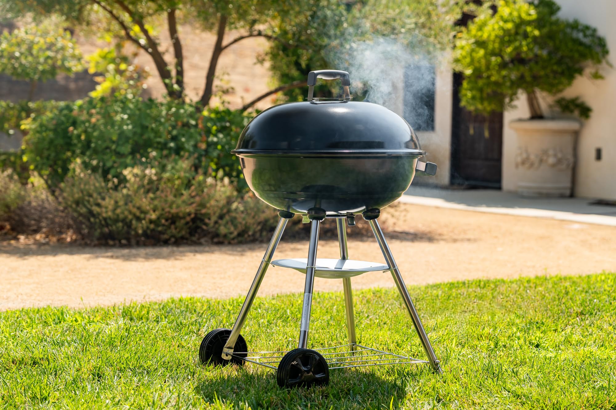 Megamaster 810-23002 kompaktowy grill na węgiel drzewny, 56 cm (354,81 m2), idealny do gotowania i grillowania na świeżym powietrzu, grilla, patio, tailgating, czarny, 810-23002