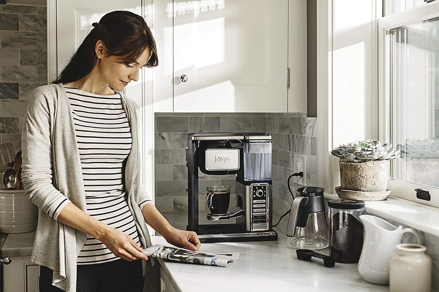 Ninja Coffee Bar Auto-iQ Programmable Coffee Maker with 6 Brew Sizes, 5 Brew Options, Milk Frother, Removable Water Reservoir and Glass Carafe (CF091) (Renewed)