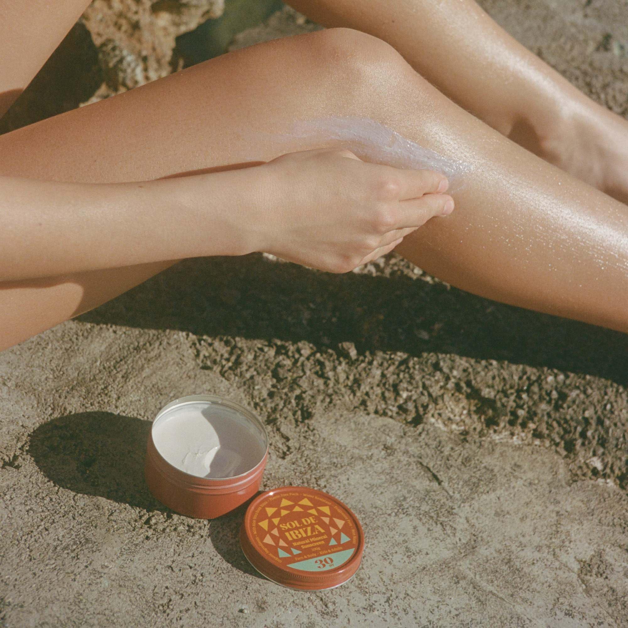 Sol De Ibiza - Protector Solar Natural Mineral SPF30 - Cara & Cuerpo - Óxido de Zinc Non Nano - Vegano - Plastic Free - Resistente al agua - Nutritiva y calmante - NUEVA TEXTURA CREMOSA