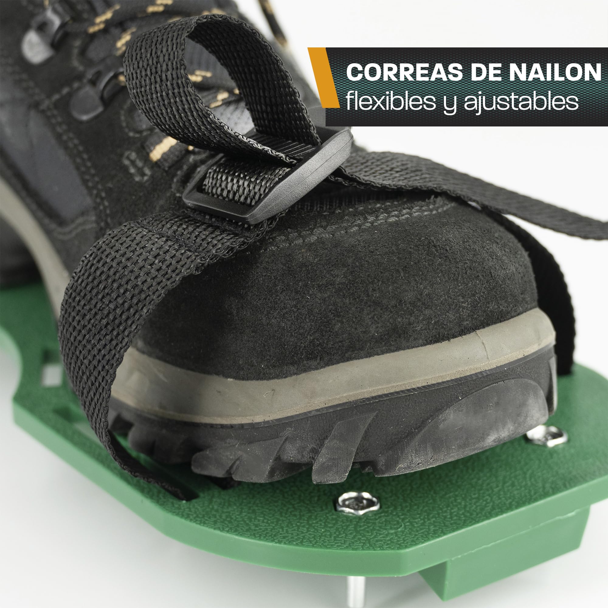 Hinrichs Zapatos Aireador para Cesped - 2 Zapatos de Aireador de Cesped Suela de 30 x 13,3 cm y Púas de 25 mm; Zapatos de Aireador Jardin de Tamaño Ajustable - Aireador Cesped Rodillo