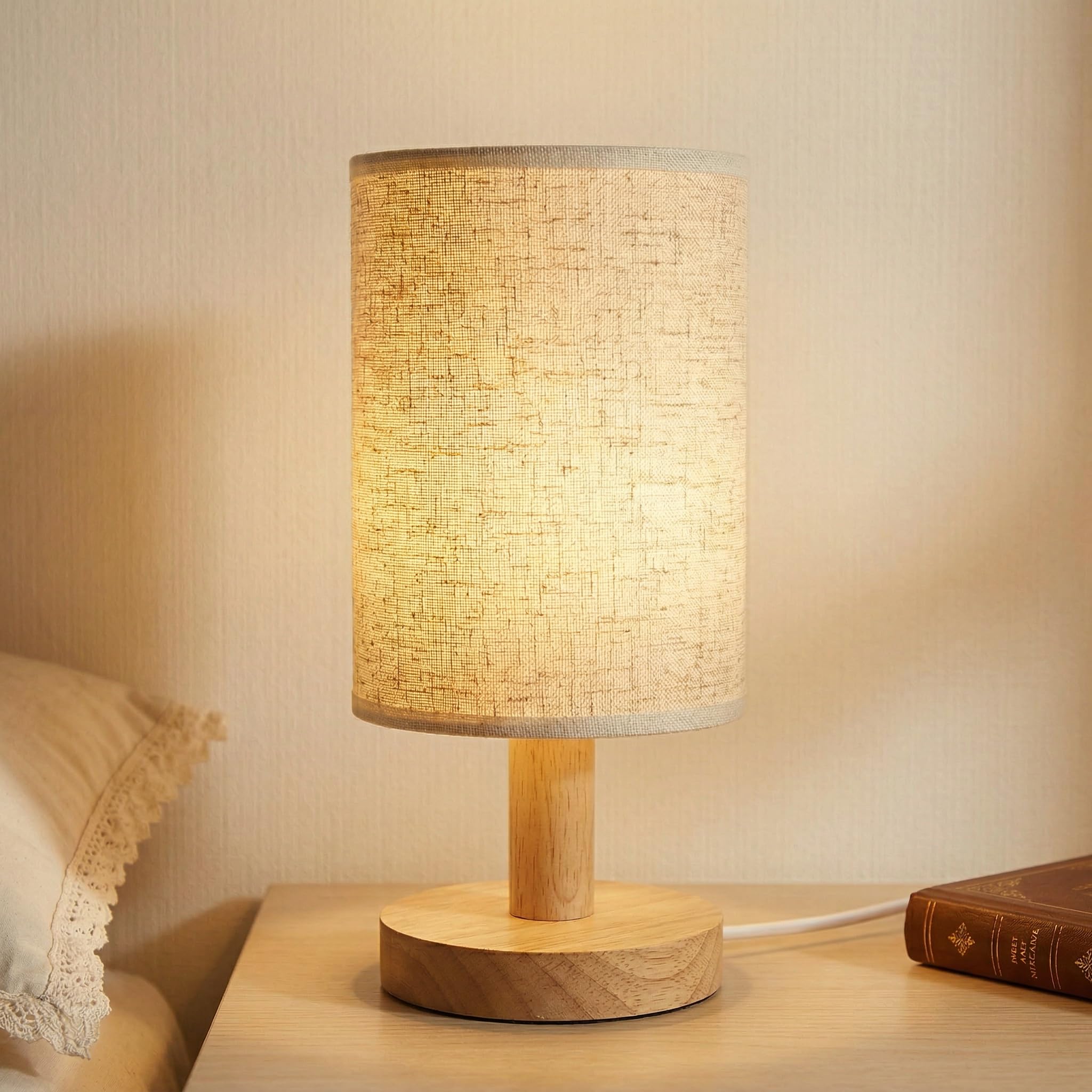 Piccola lampada da comodino con alimentazione USB, base in legno rustico minimalista e paralume in lino, luce notturna calda 2700 K, lampada da comodino bohémien, per camera da letto