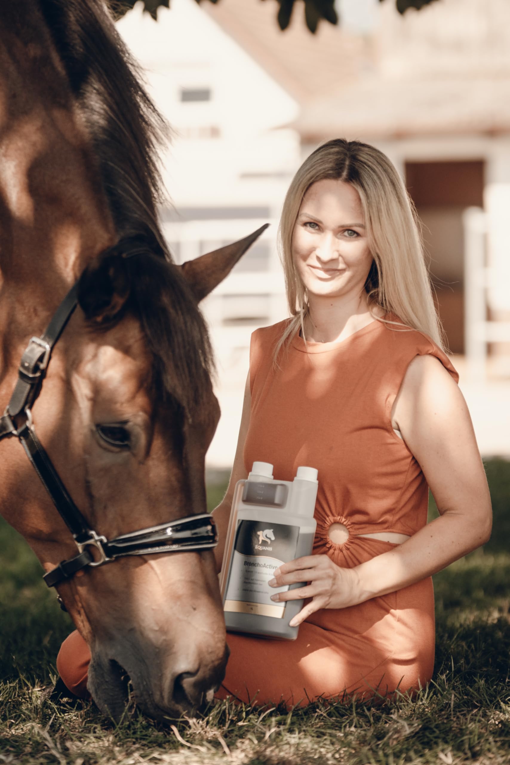 Equanis BronchoActive para Caballos | 1 l | Alimento suplementario para Caballos | Contiene Ingredientes Activos de Hierbas para la Tos y Hierbas bronquiales