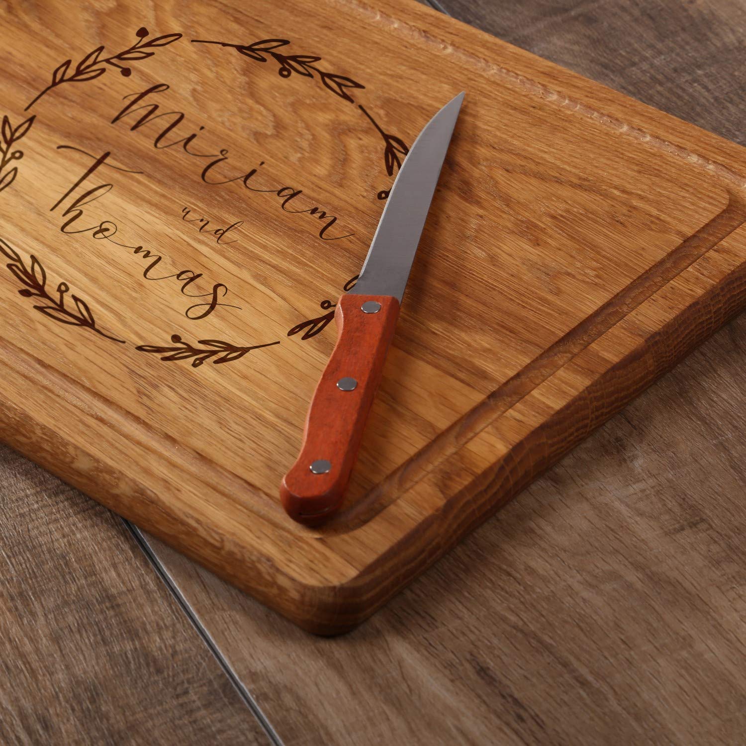 FORYOU24 Holz Schneidebrett dunkel mit Gravur Motiv 06 - personalisiert mit Wunsch-Namen Küchenbrett graviert als Geschenkidee zur Hochzeit
