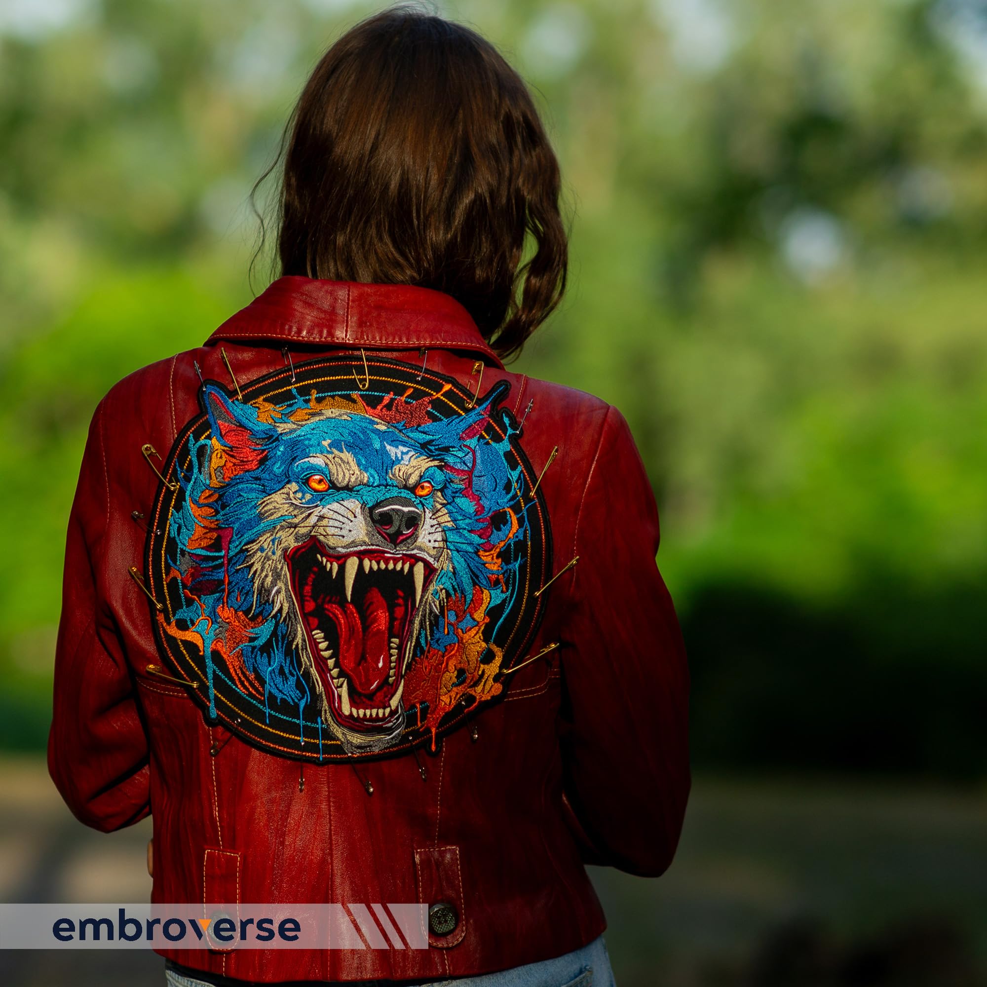 EMBROVERSE Parche bordado de lobo azul feroz, gran aplique de animal termoadhesivo, parche para la espalda de chaqueta de motocicleta, 14.8 x 15 pulgadas