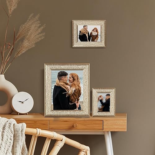 Miniatura 2 de ArtbyHannah Juego de 4 marcos de fotos dorados modernos de 5 x 7 pulgadas con vidrio de alta definición para exhibición de mesa y marco de fotos de