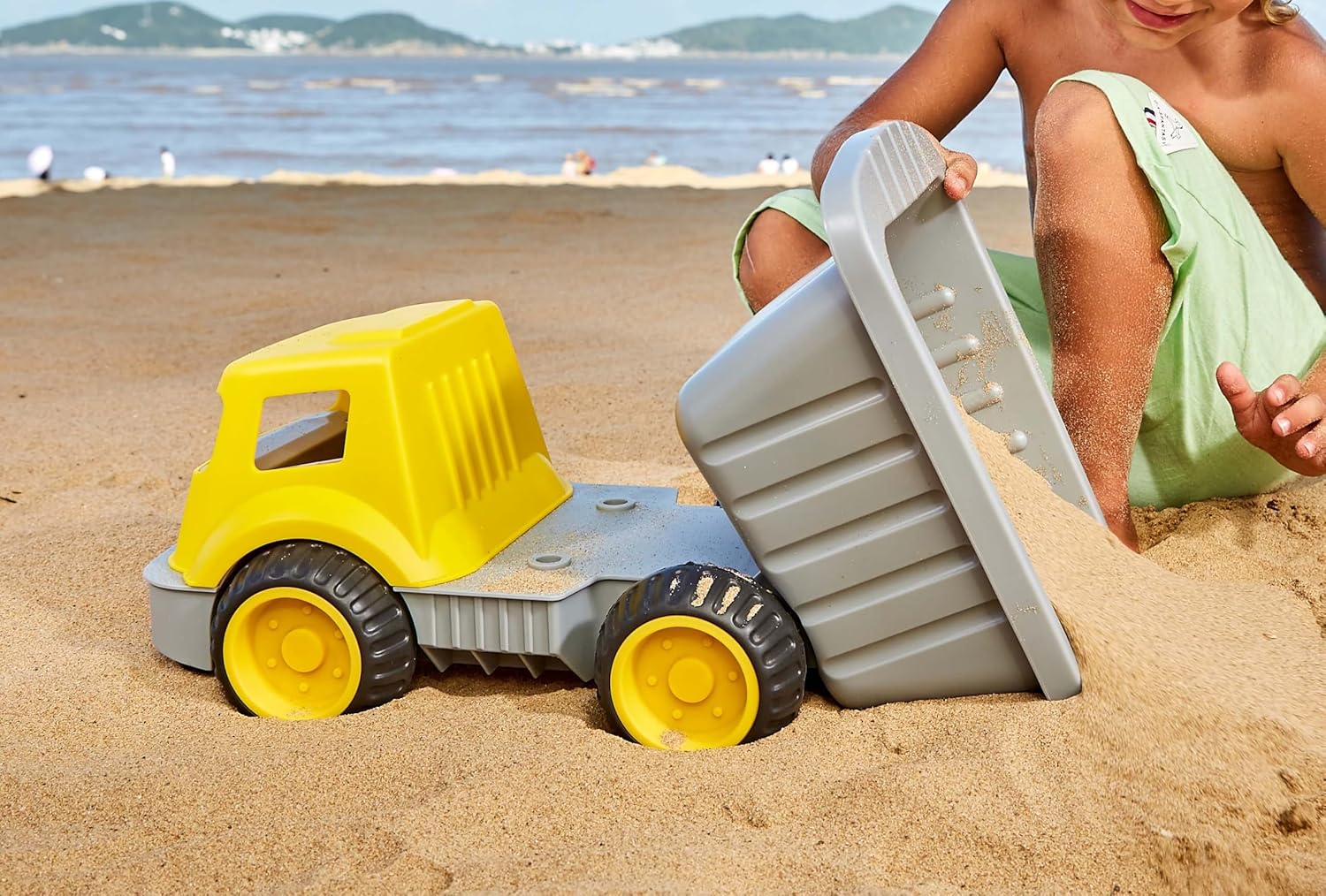 Hape Load & Tote 14.4" Dump Truck| Outdoor & Indoor Vehicle Beach Sand Toy for Toddlers 18M+