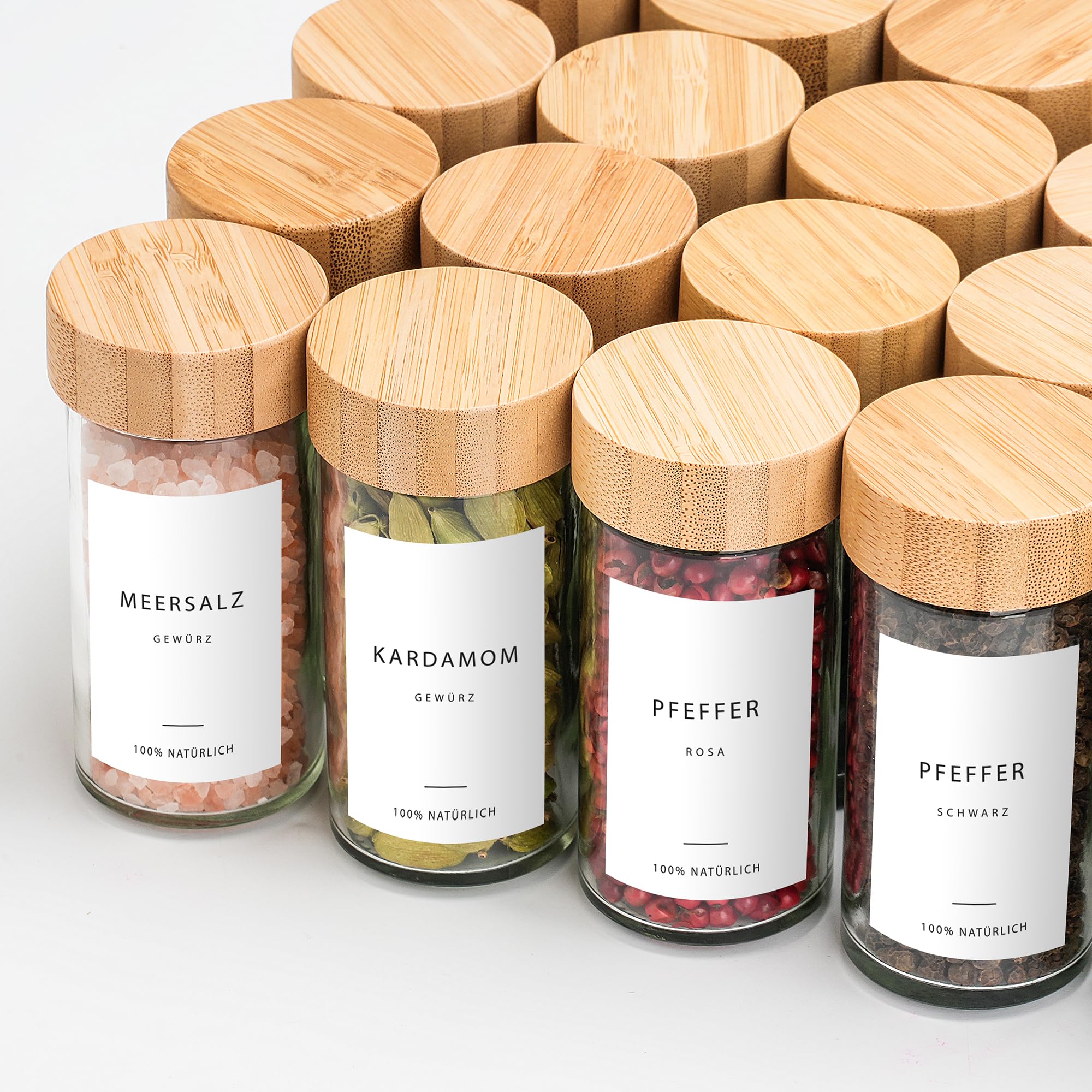 Gewürzgläser Rund [24 x 100 ml] 435 Etiketten auf Deutsch | Gewürzbehälter mit Holzdeckeln & Zubehör - Luftdicht - Gewürzgläser Set, 24er Set, Gewürzaufbewahrung Spice Jars