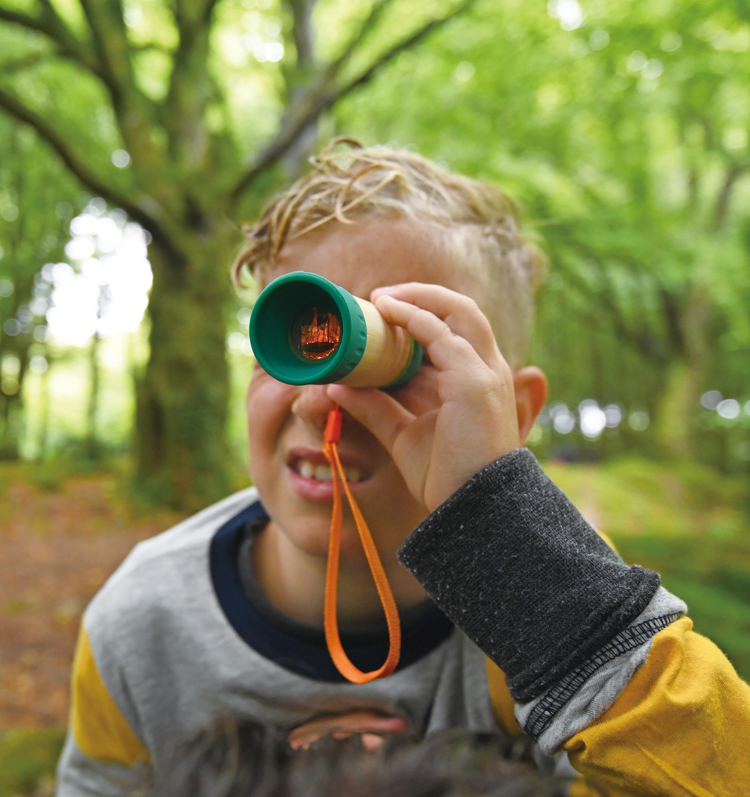 Hape Télescope Monoculaire Zoom 8X - Enfant de 5 Ans et Plus - Fabriqué en Bambou et Plastique Végétal - Télescope Enfant Portable et Réglable pour Explorer la Nature - Jouet de Plein Air Nature Fun