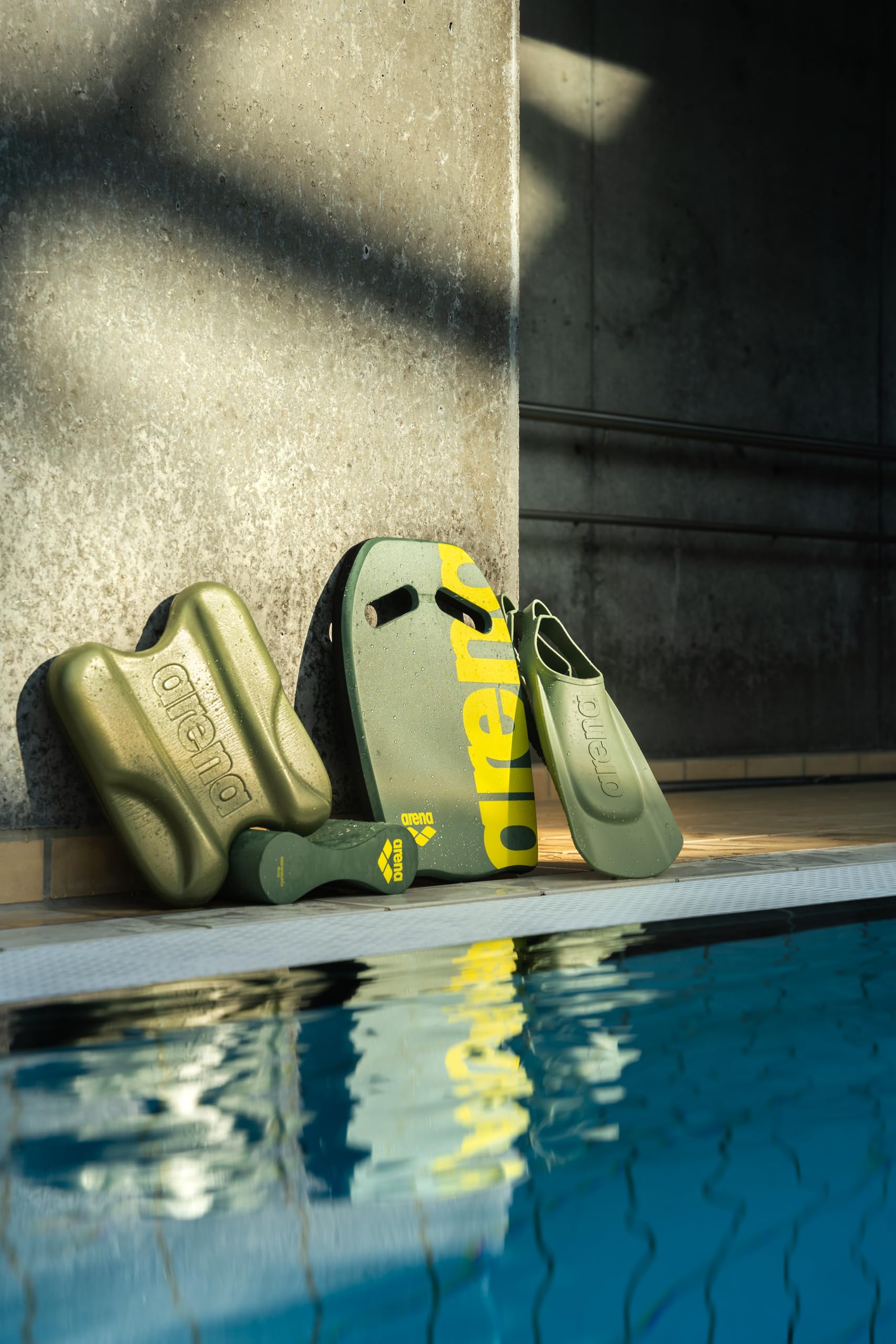 Arena Unisex Adult Comfortable Lightweight Swim Training Fins for Men and Women Silicone Short Blade Flippers Open Heel