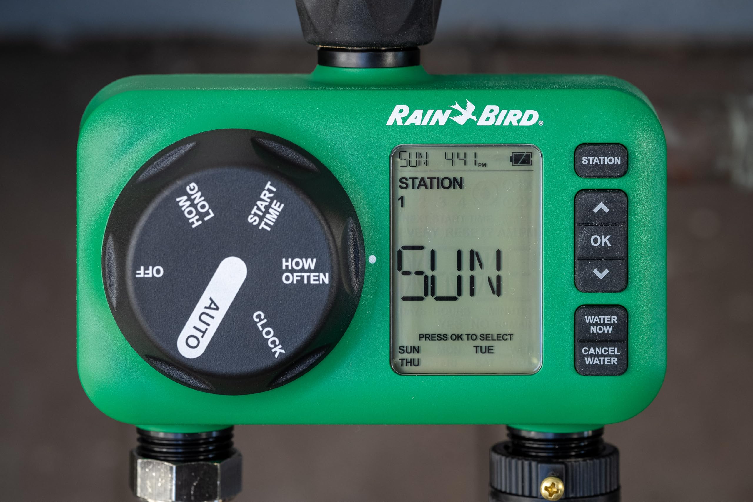 Rain Bird HET200 Elektroniczny cyfrowy timer do nawadniania/nawadniania, zasilany bateriami, gwint węża ogrodowego 3/10.2 cm, wytrzymały mosiężny wlot, 2 gniazda/porty