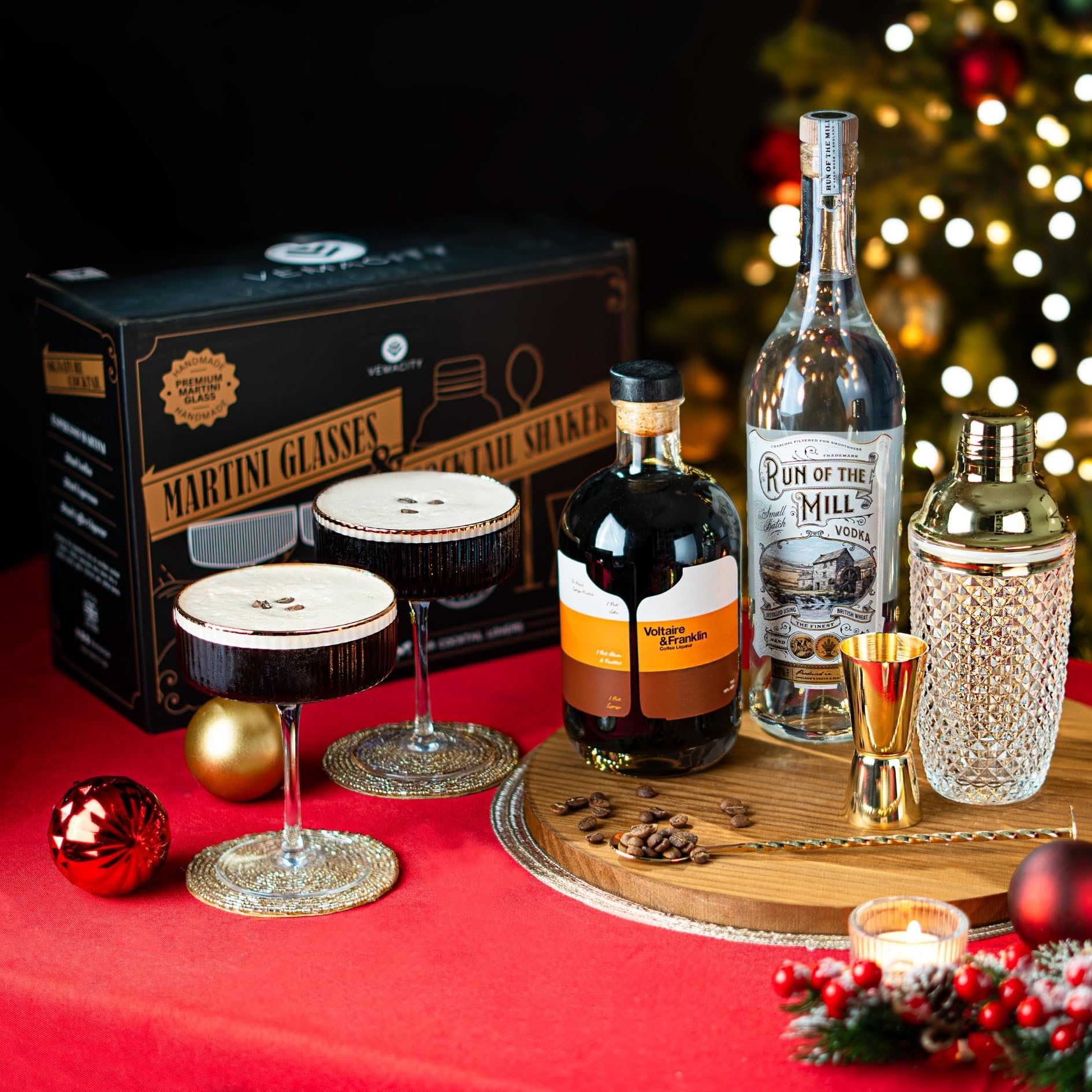 Vemacity Cocktail Set– Glas Cocktail Shaker (500ml) + 2 Espresso Martini Gläser mit Goldrand, Bar Spoon & Jigger | Barkeeper-Set | Cocktailgläser + Cocktailshaker | Ideal zum Verschenken