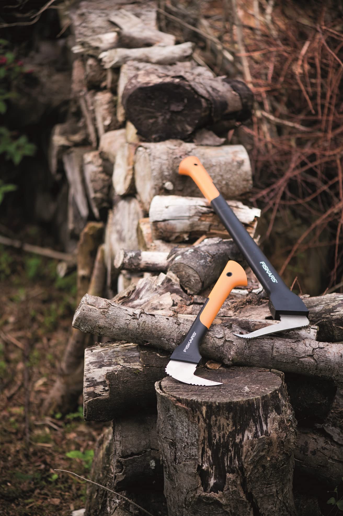 Fiskars Zappino tiratronchi, Lunghezza: 78,5 cm, Lama in acciaio temprato/Manico resistente in fibra di vetro, Fodero per trasporto e conservazione incluso, Nero/Arancione, WoodXpert, XA22, 1003623