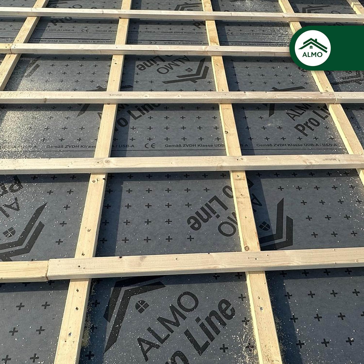 ALMO Durchtrittssichere UV Unterspannbahn 37,5m² (25m x 1,5m) 220g/m² UV-beständige wasserabweisende Unterdeckbahn diffusionsoffen gitterverstärkt