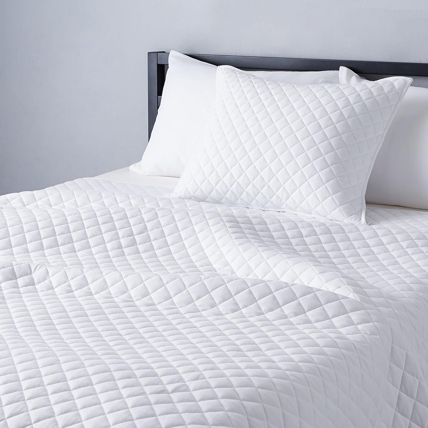 Amazon.co.jp Amazonベーシック 寝具カバーセット コットンジャージーキルト ダウン代替素材 シャム キルト ホワイト