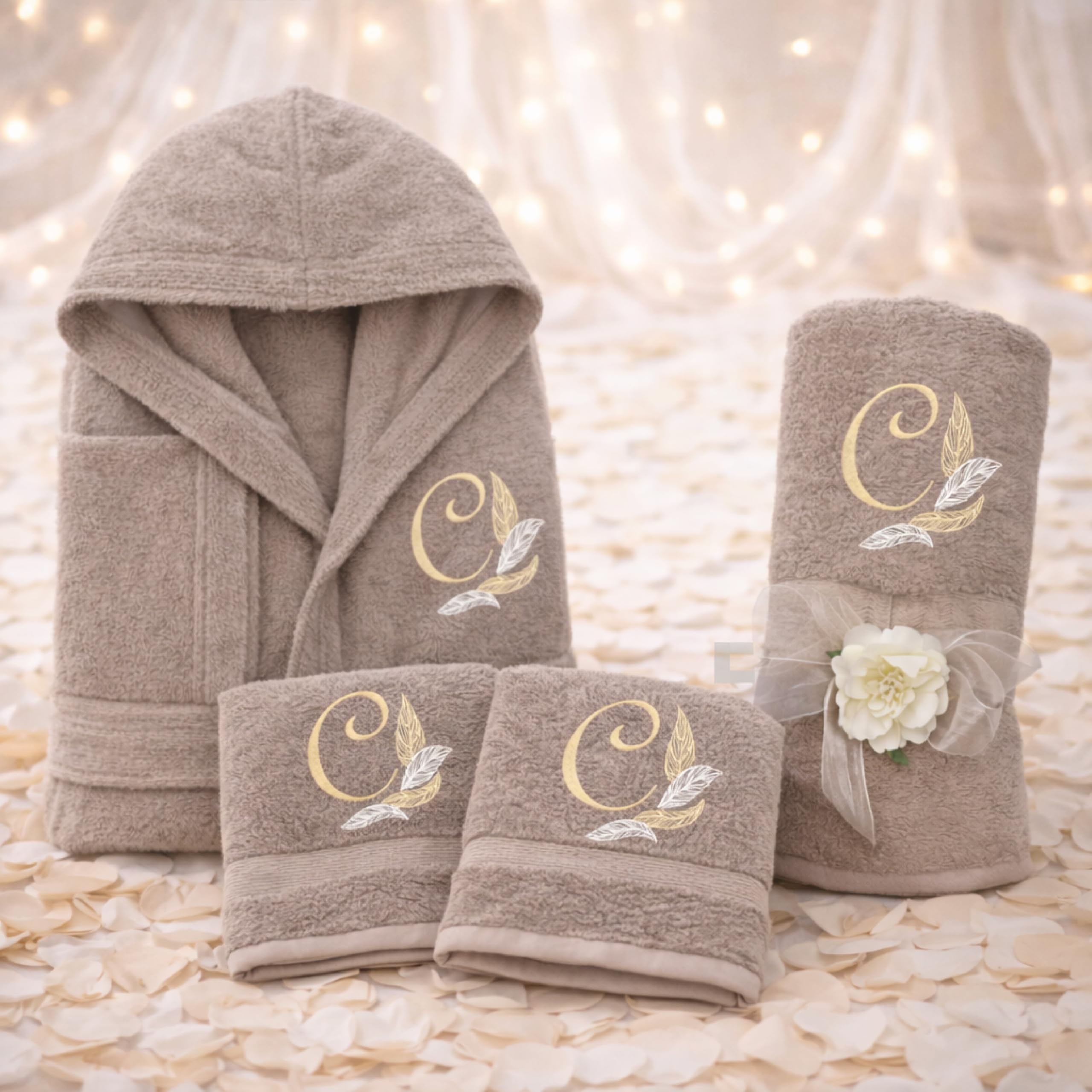 D&Vlab Kit Set 4 pz Accappatoio e 2 Asciugamani viso e bidet + Telo Doccia Grande Personalizzati con Iniziali Ricamate - in morbida spugna di cotone - Idea regalo per Uomo Donna FLOREALE