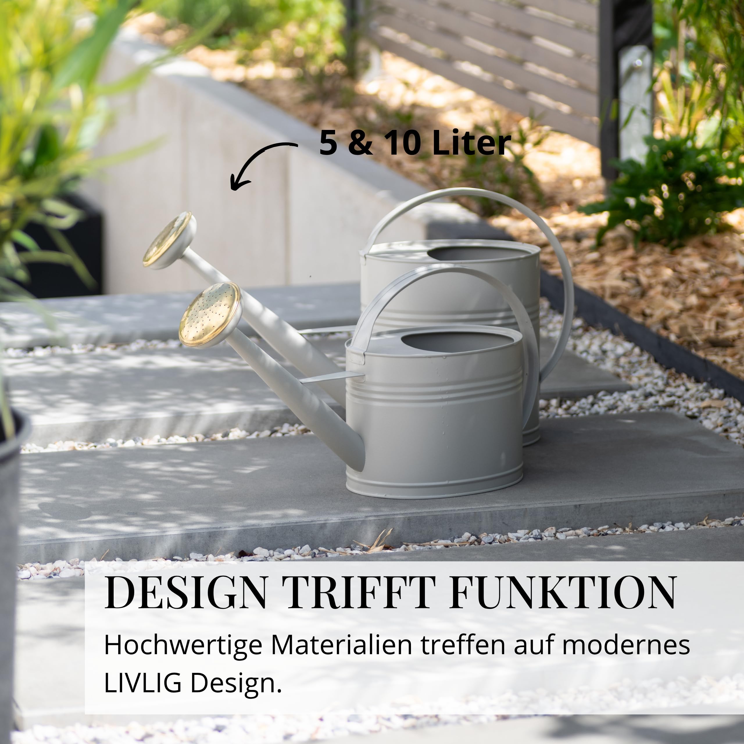 LIVLIG Gießkanne 5 Liter, Blumengießkanne für Garten & Balkon, Hochwertige Metallgießkanne 5L aus verzinktem Metall und Abnehmbarer Brause, Gießkanne Retro mit Messingbrause, Greige