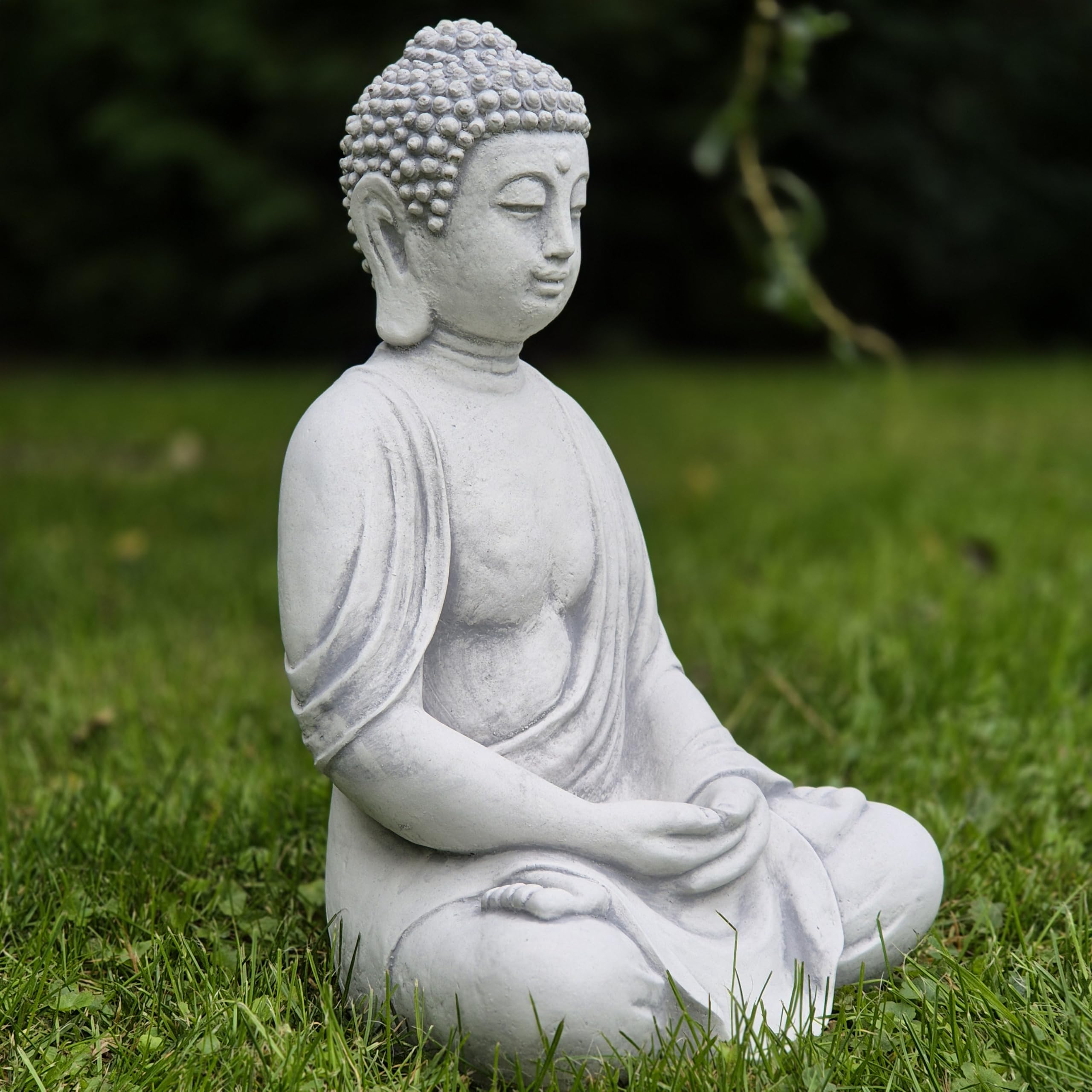 FABRIQ Statua decorativa da giardino in pietra artificiale, grande Buddha meditante, grigio, pietra artificiale, resistente al gelo, calma, massiccia, L: 20 cm, W: 24,5 cm, H: 38
