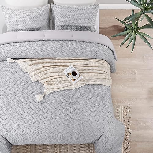 Miniatura 8 de HOMBYS Juego de edredón de tamaño King extragrande de 120 x 120 pulgadas, juego de edredón bordado bohemio gris claro, edredón alternativo súper