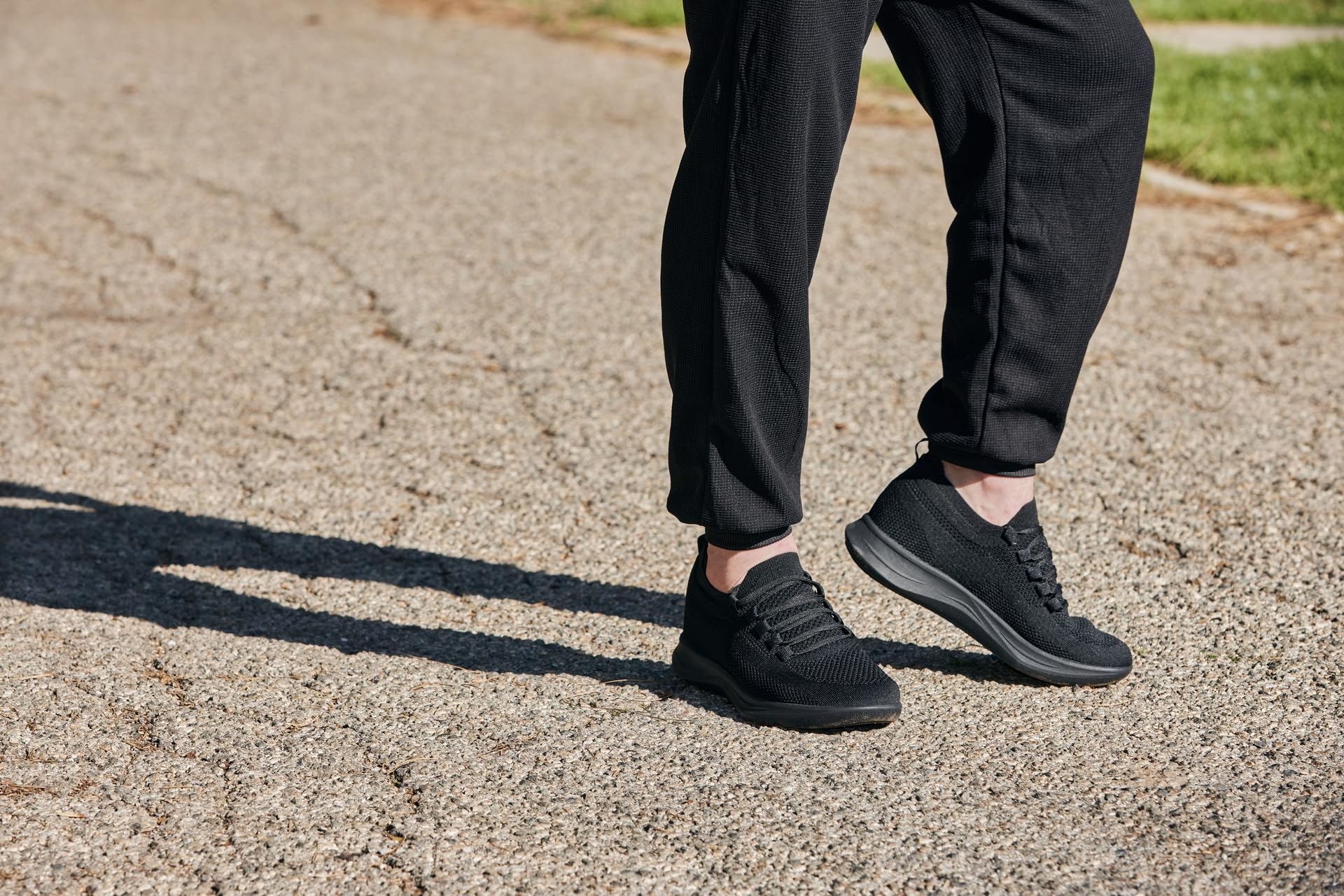 CALTO Zapatos de elevación invisibles para hombre con aumento de altura, tenis deportivos de punto súper ligeros, 2.4 pulgadas más altos