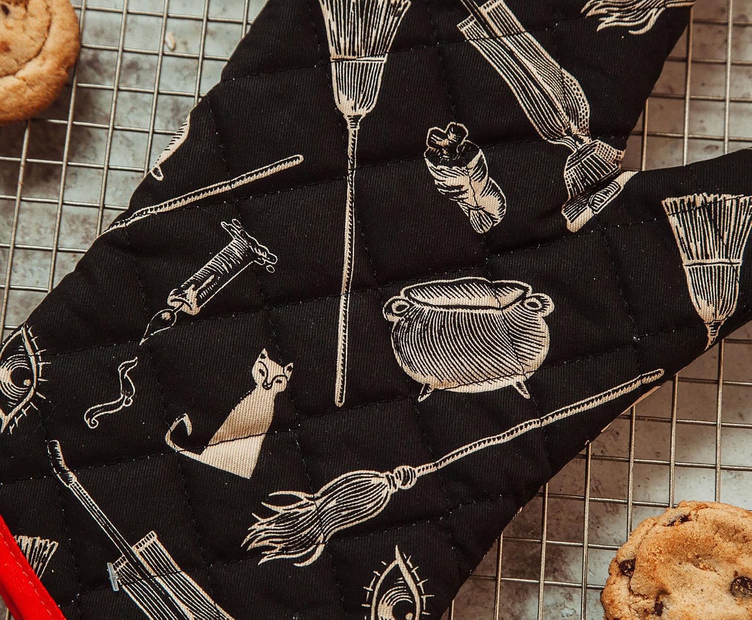 Disney Hocus Pocus Black Kitchen Oven Mitt Pot Holder | Thick Heat-Resistant Glove for Cooking