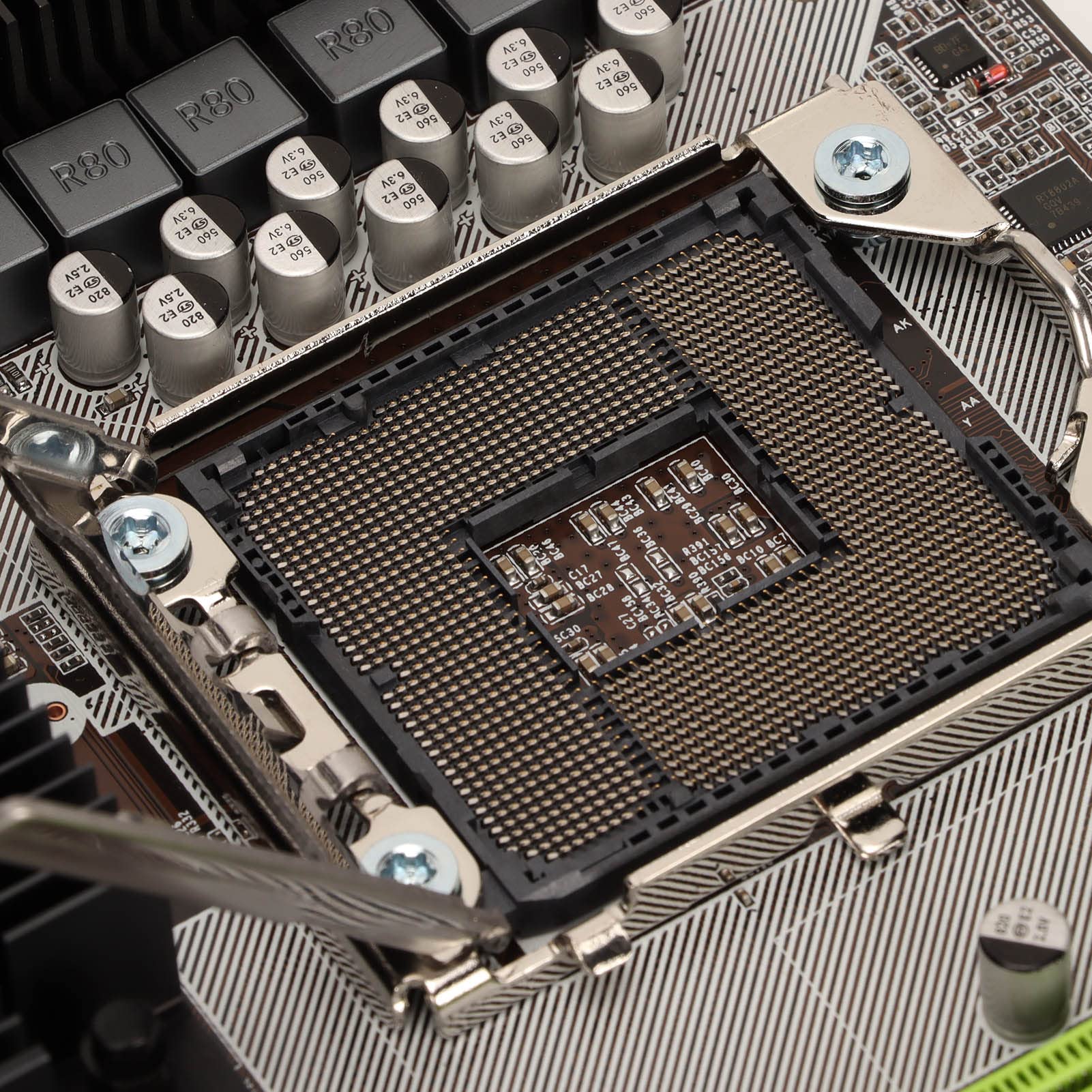 Do Płyty Głównej X58 Pro M ATX, Płyty Głównej LGA 1366 DDR3 z Gniazdem Karty Graficznej PCI Express 16X, Obsługuje Typ Pamięci DDR3x2, Interfejs SATA2.0x4, Obsługuje Pamięć Reg, ECC i Serwerową