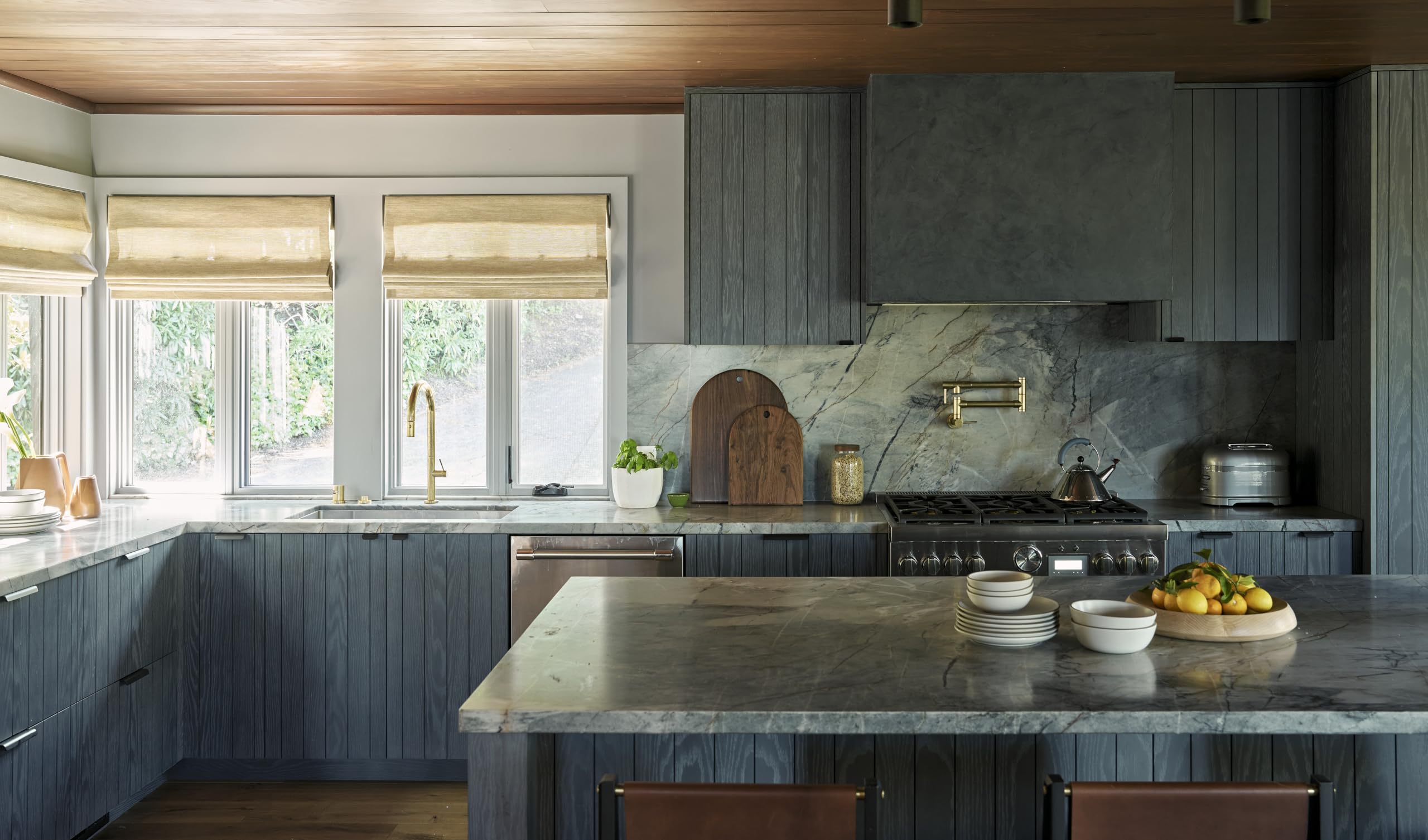 The Harmonious Home : Designing Peaceful, Personal Spaces Inspired by Nature